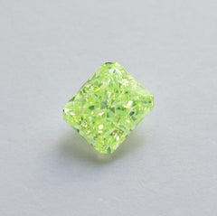 Emilio Jewelry - Diamant vert intense fantaisie de 1,50 carat certifié par le GIA
