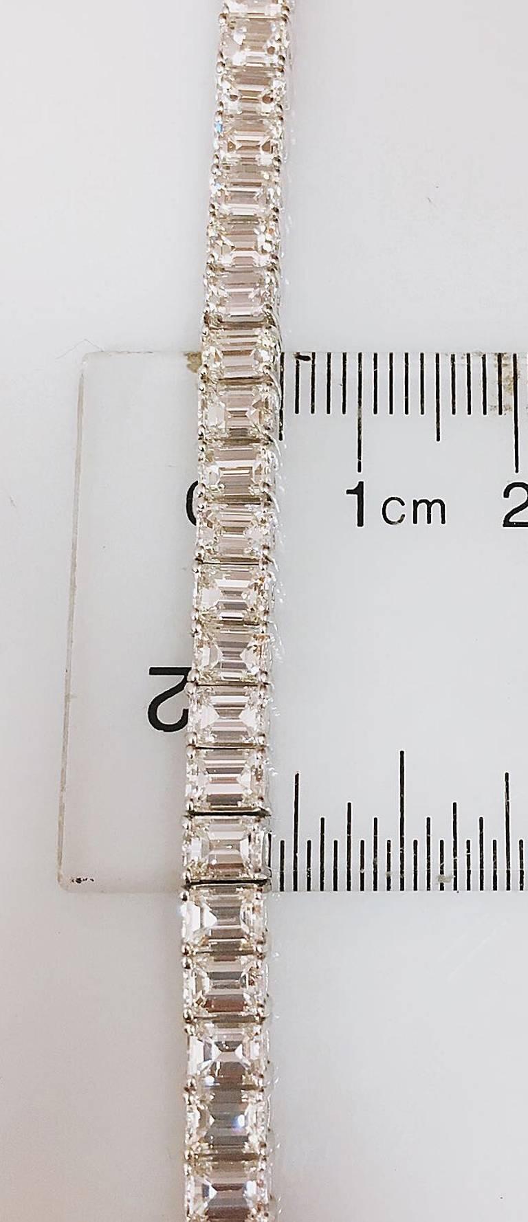 Emilio Jewelry Gia zertifiziertes Diamantarmband mit 15,00 Karat Diamanten im Smaragdschliff im Angebot 2