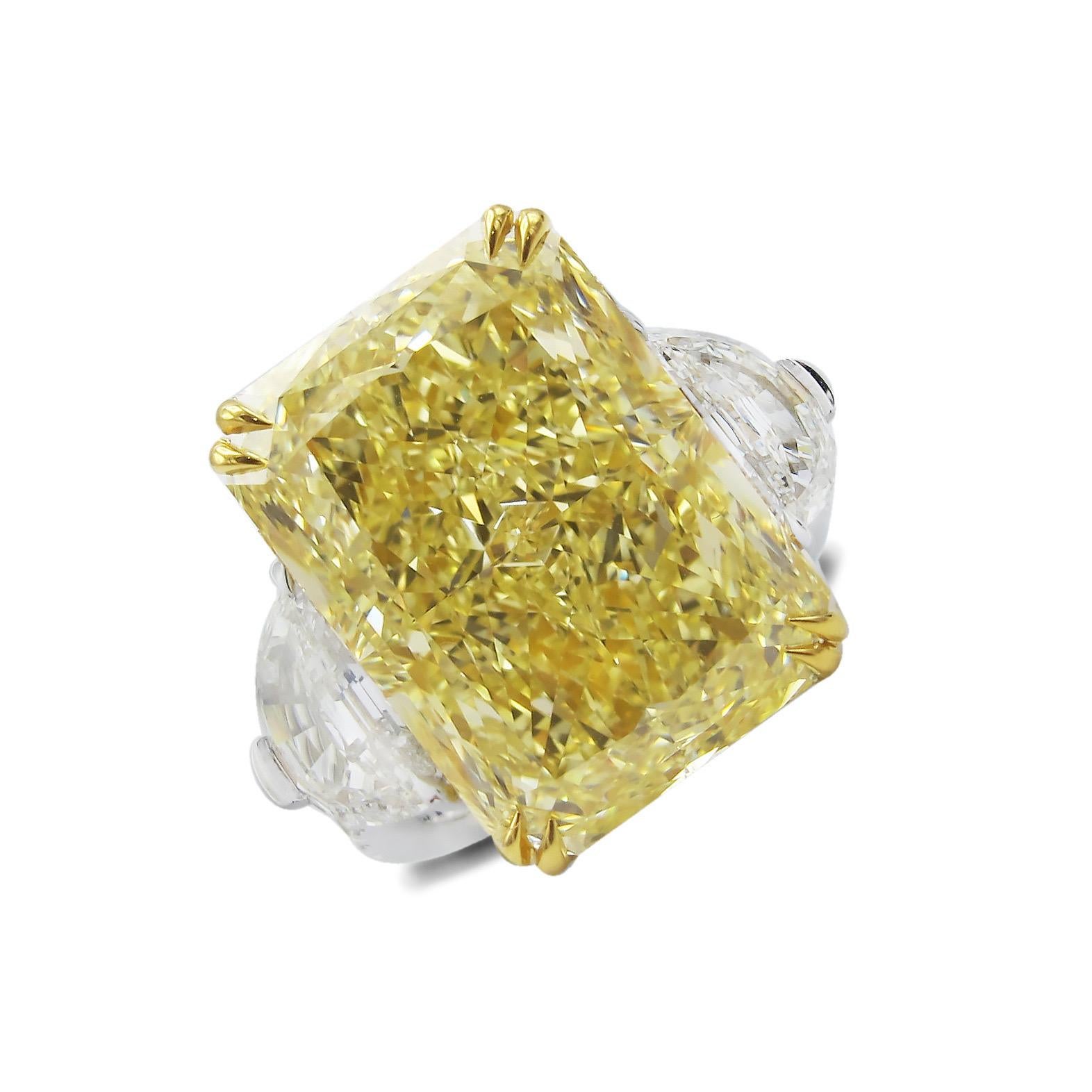 Aus dem Museumsgewölbe von Emilio Jewelry in der berühmten New Yorker Fifth Avenue,
Präsentiert einen ganz besonderen und seltenen Gia-zertifizierten, natürlichen, intensiv gelben Radiant in der Mitte. Dieser Diamant ist nicht nur wegen seiner