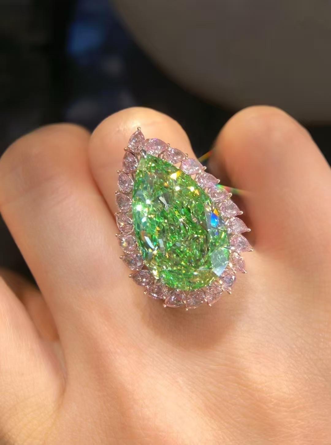 Emilio Jewelry Gia Certified 19.00 Carat Pear Greenish Pink Diamond Ring en Nuevo estado para la venta en New York, NY