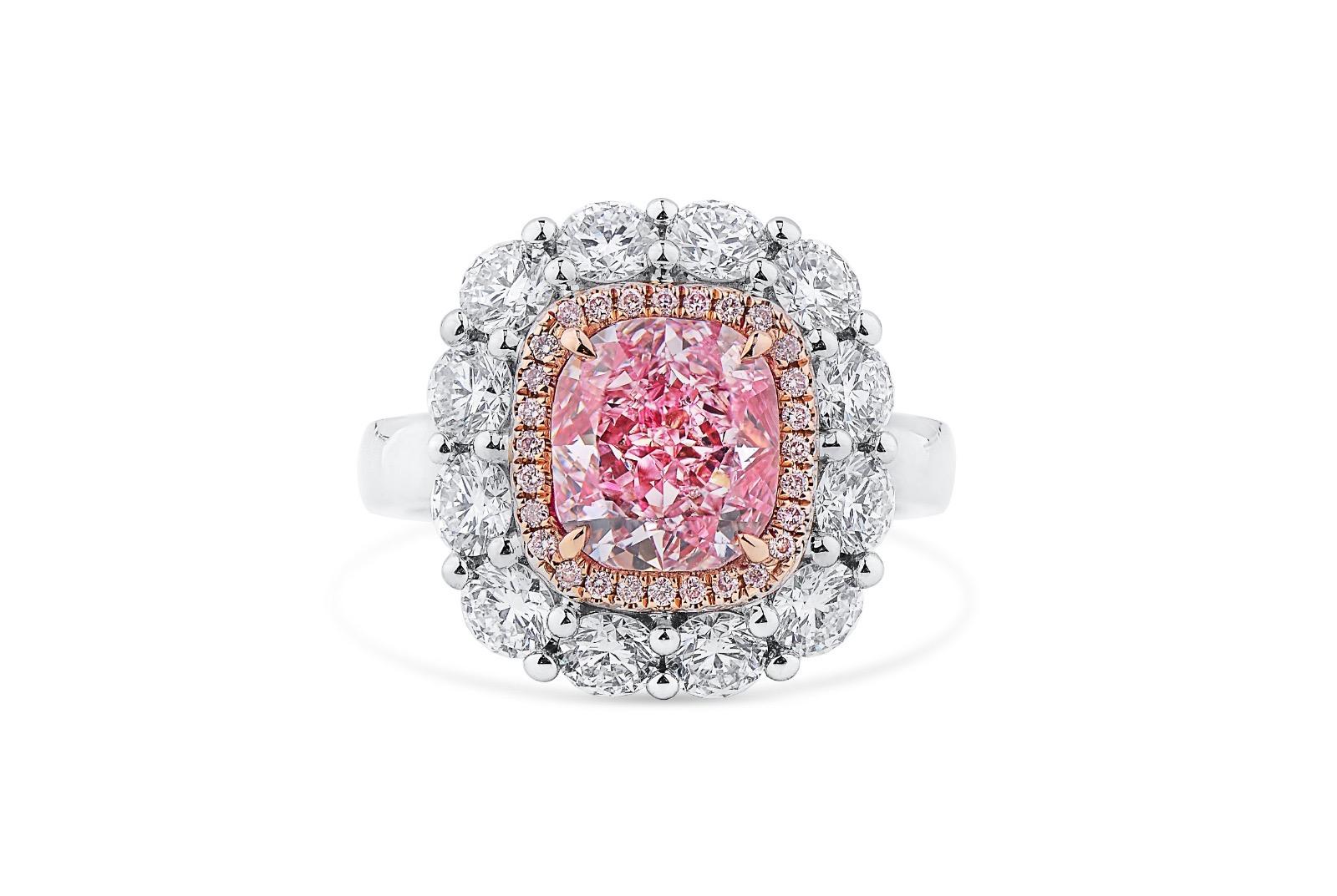 Taille coussin Emilio Jewelry Bague en diamant certifié GIA de 3,00 carats rose Light pur en vente