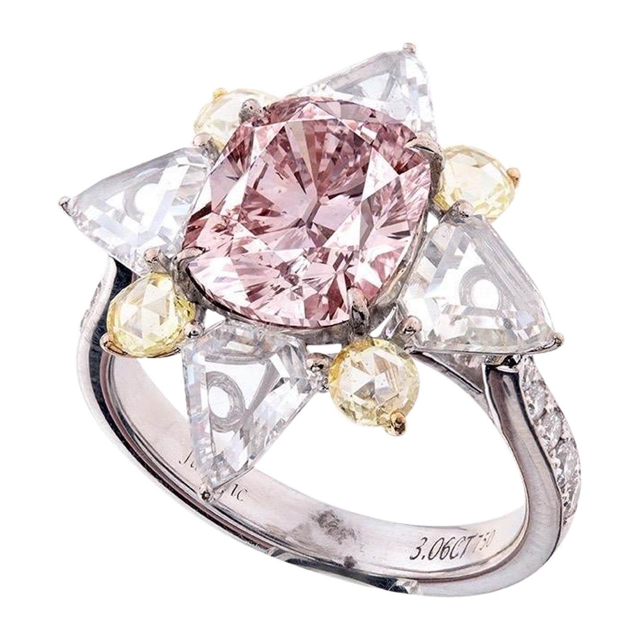 Emilio! Anello con diamanti rosa chiaro certificato GIA da 3,20 carati