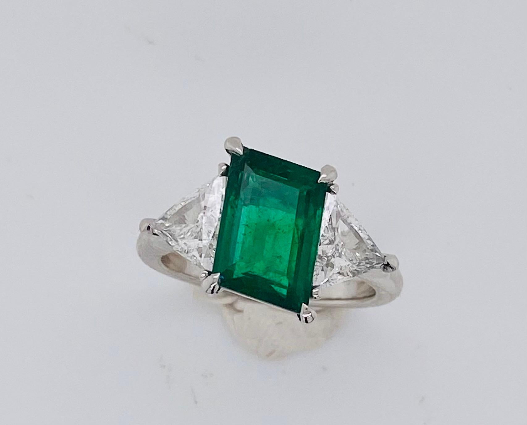 From the vault at Emilio Jewelry located on New York's iconic Fifth Avenue,

If you are looking for a super gem, the best of the best Emerald, and a very hard cut to find which is Hexagon look no further! Featuring a truly one of a kind very special