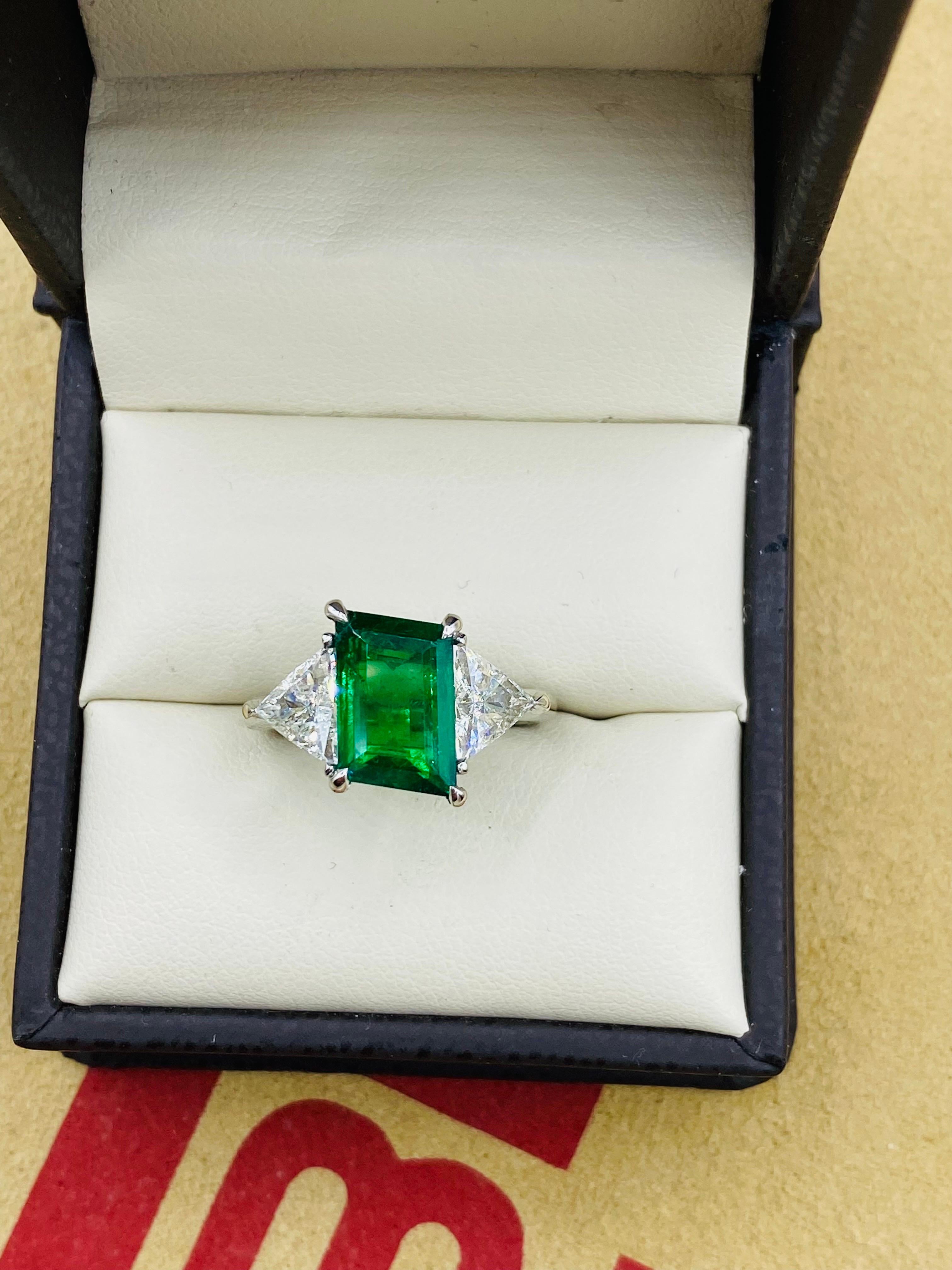 Emilio Jewelry AGL Certified 3.52 Carat Vivid Green Hexagon Emerald Diamond Ring In New Condition For Sale In New York, NY