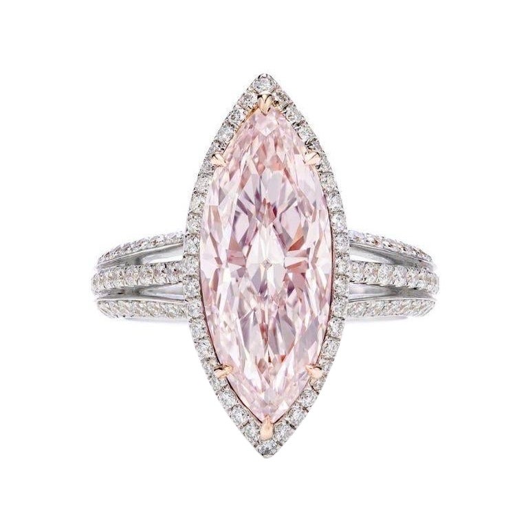 Emilio ! Bague en diamant certifié GIA de 4,00 carats, de couleur rose Light Marquise. en vente