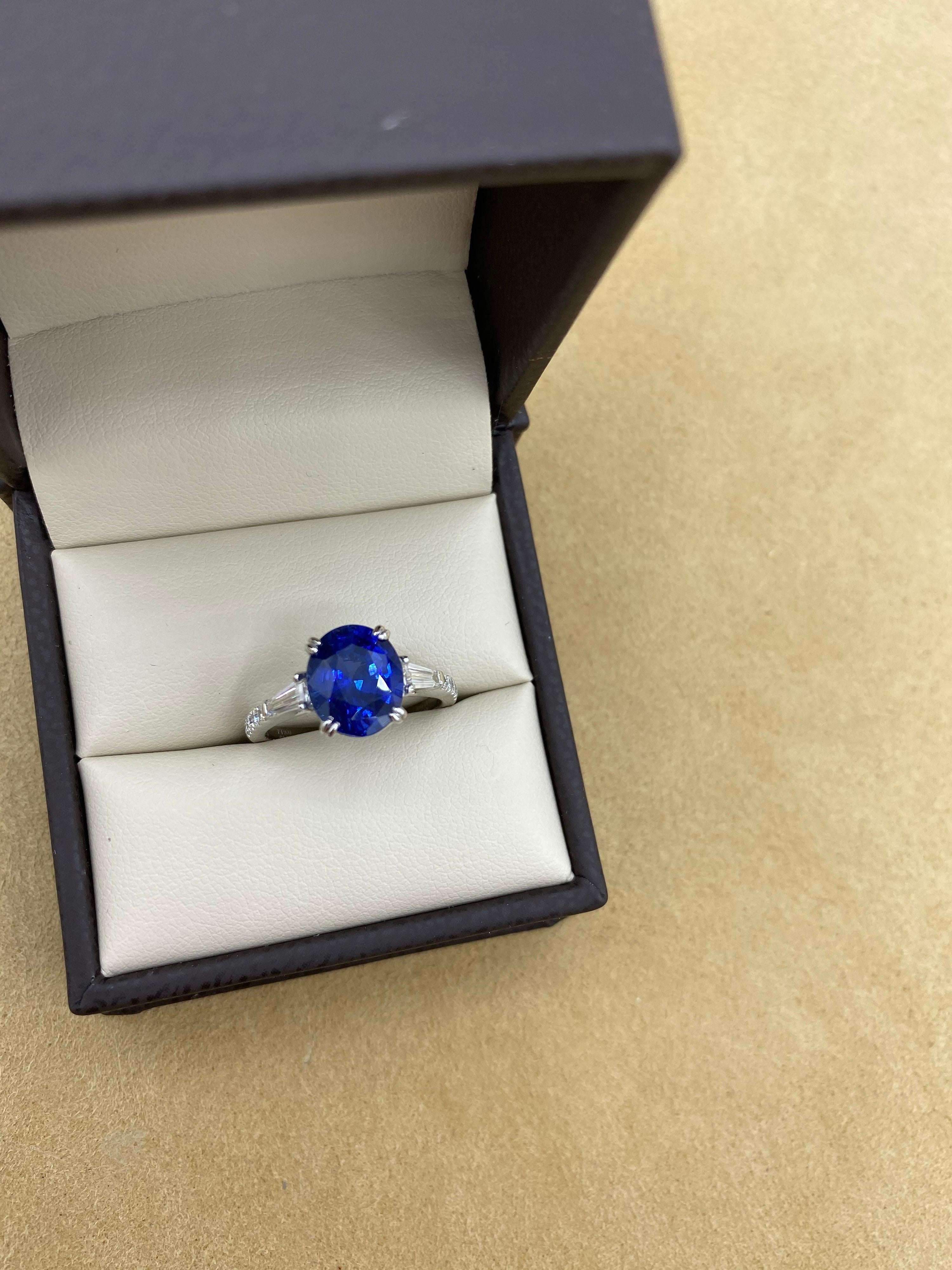 Taille ovale Emilio Jewelry Bague en diamants et saphir de Ceylan de 4,17 carats certifié GIA en vente