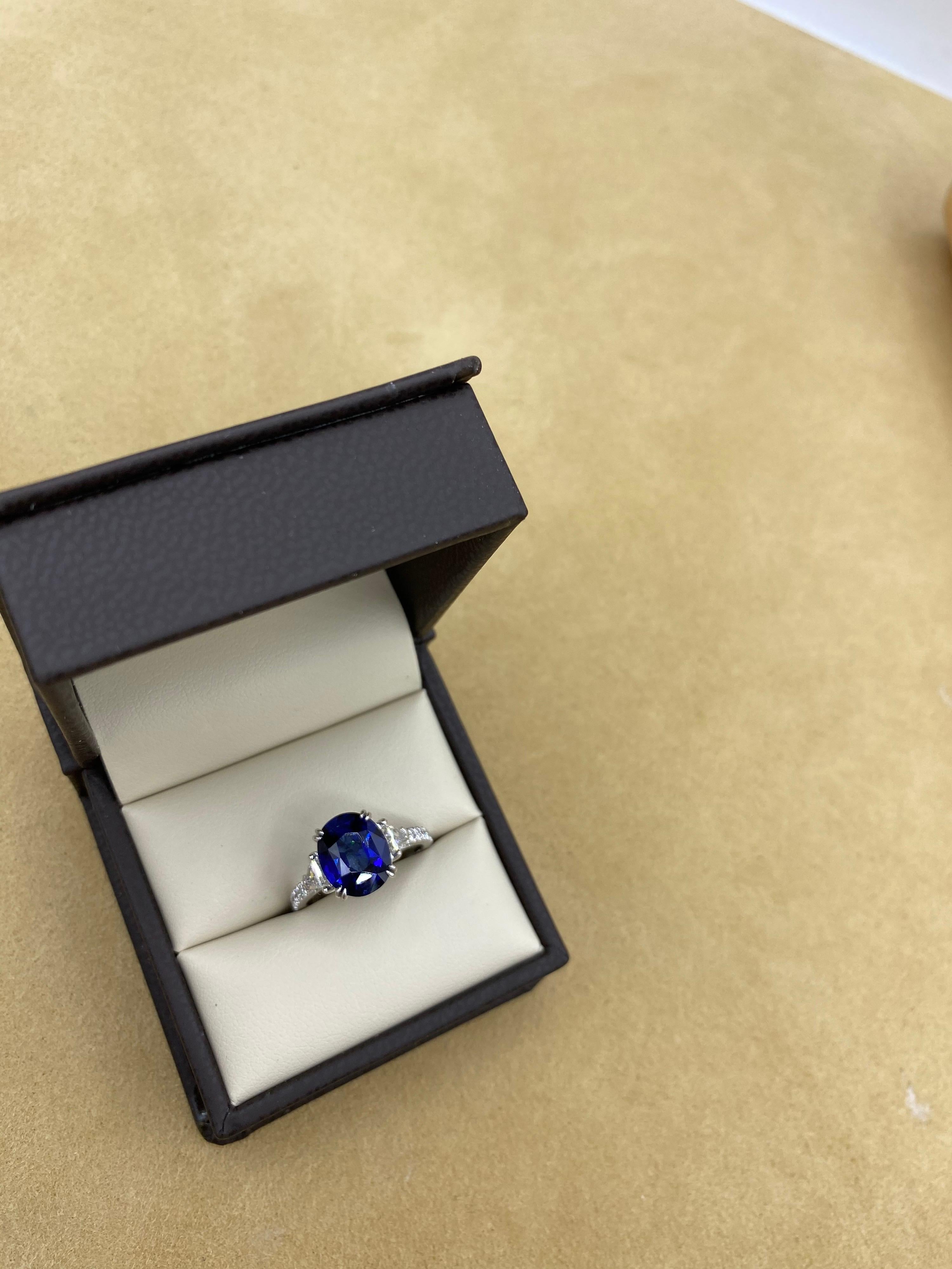Emilio Jewelry GIA Certified 4.33 Carat Ceylon Sapphire Diamond Ring For Sale 1