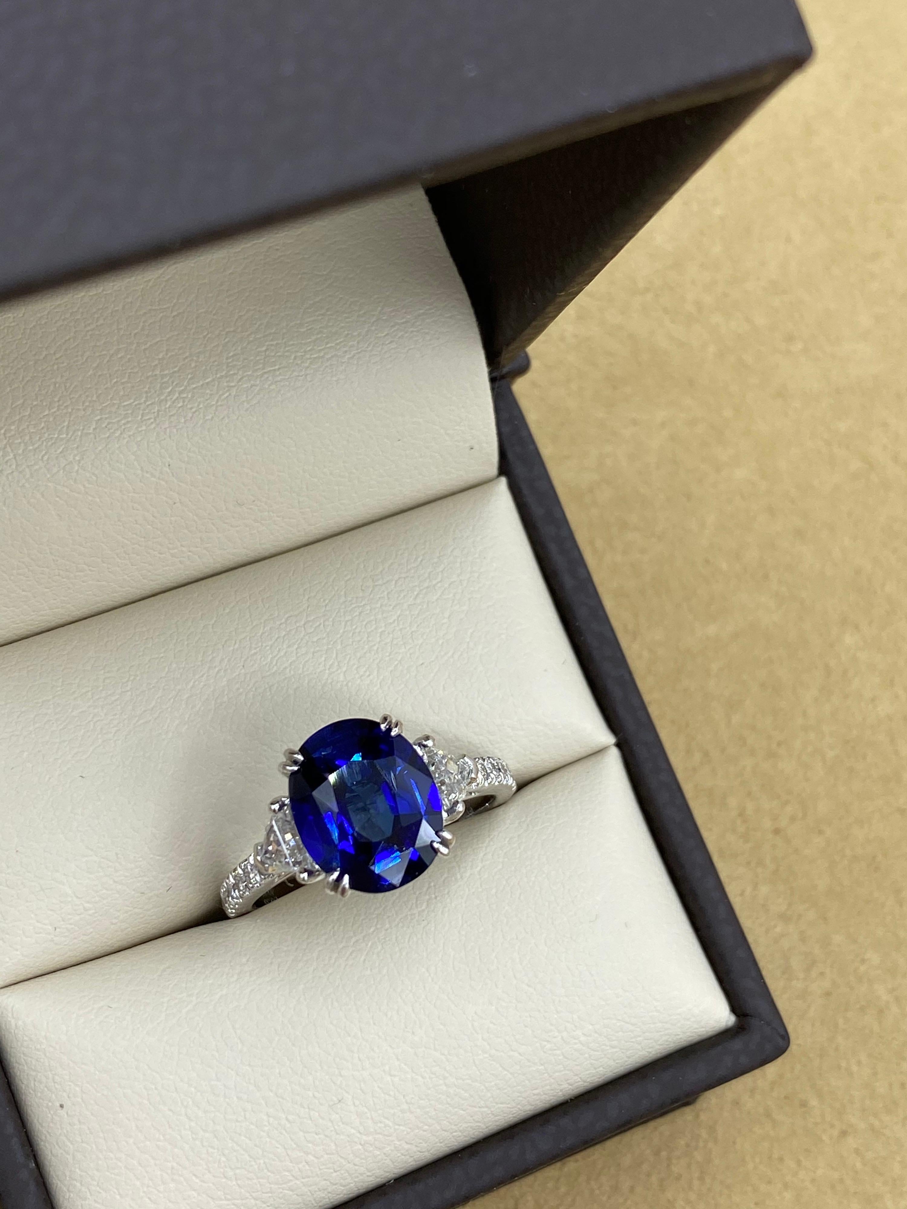 Emilio Jewelry GIA Certified 4.33 Carat Ceylon Sapphire Diamond Ring For Sale 2
