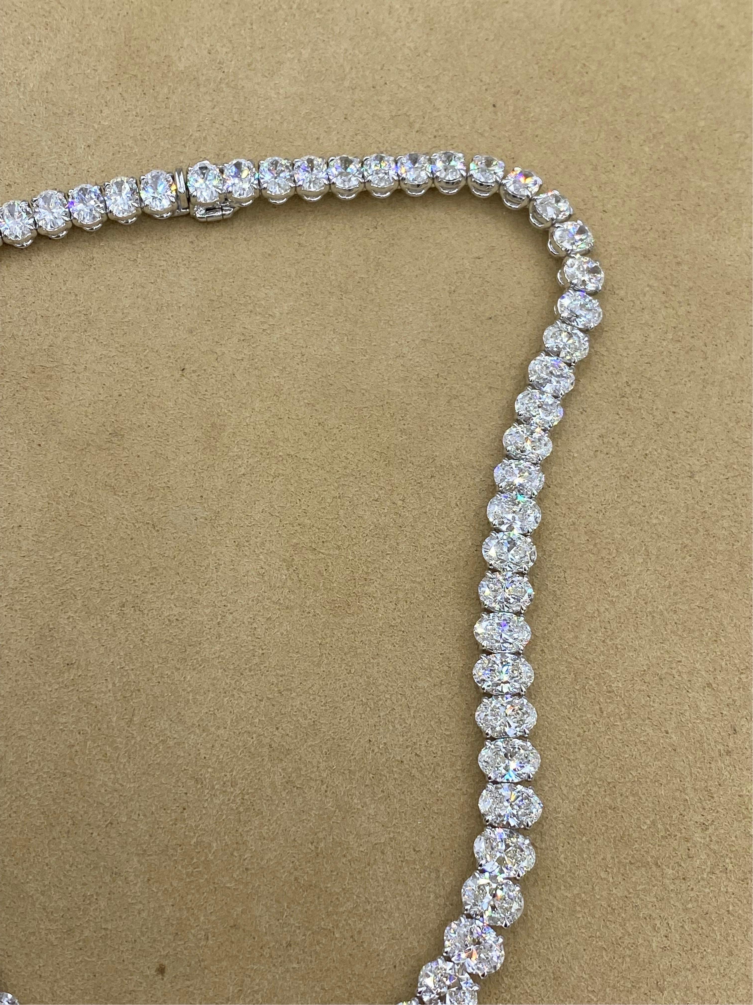 Dal noto rivenditore e grossista Emilio Jewelry New York,
Ogni singolo diamante è stato certificato GIA. 
Colore: D, E, F. A. 
Chiarezza: Da Vs2 a internamente senza difetti 
Taglio e simmetria: Da molto buono a eccellente 
Fluorescenza: nessuna