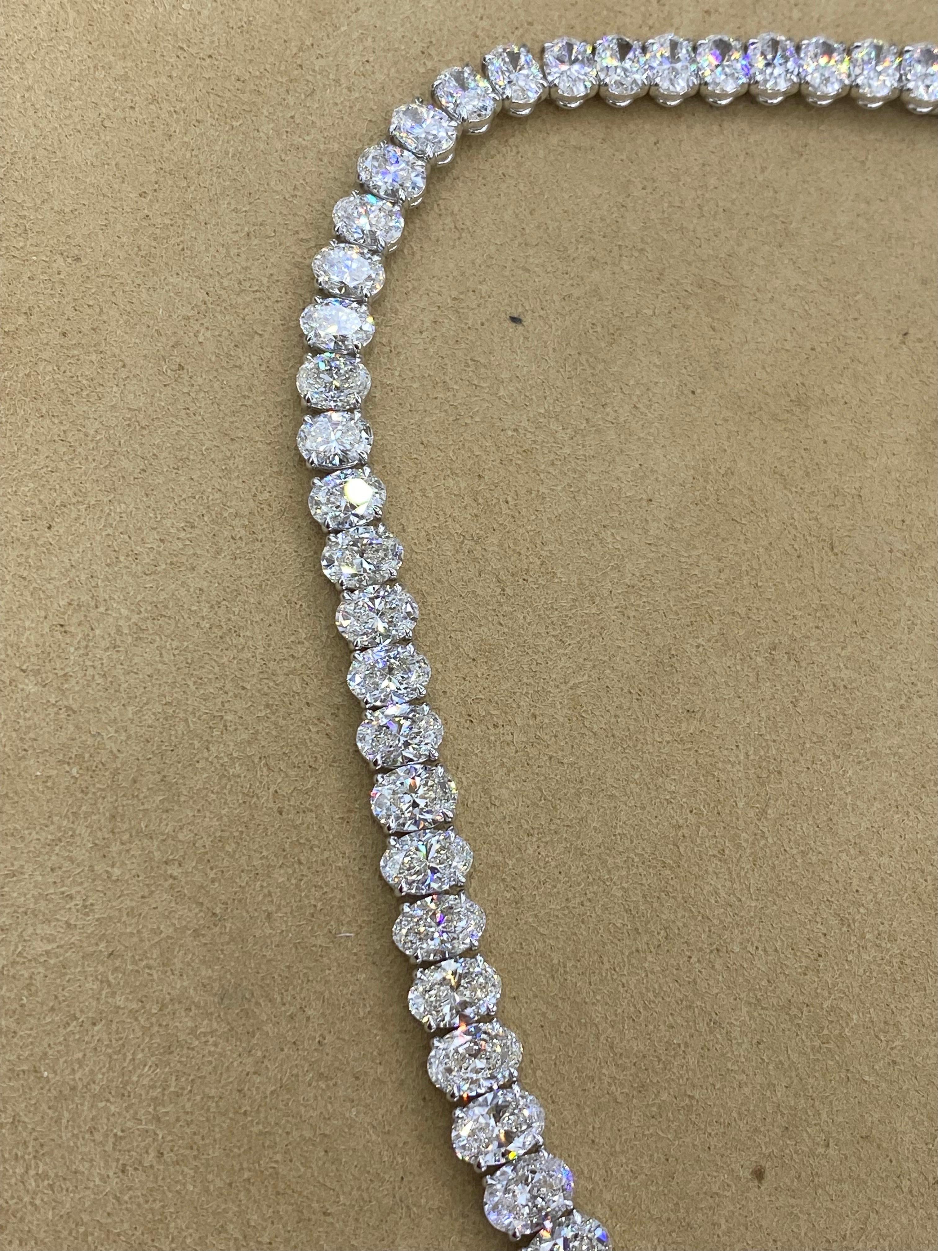Taglio ovale Emilio Gioielli GIA certificato 45,00 carati, girocollo con diamante ovale in vendita