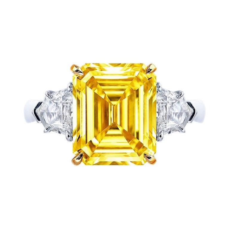 Emilio Emilio Jewelry GIA zertifizierter 5,00 Karat Fancy Vivid Yellow Diamant-Ring (Smaragdschliff) im Angebot