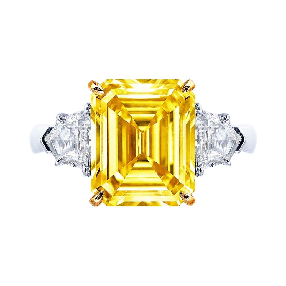 Emilio Jewelry GIA Certified 5.00 Carat Fancy Vivid Yellow Diamond Ring For Sale