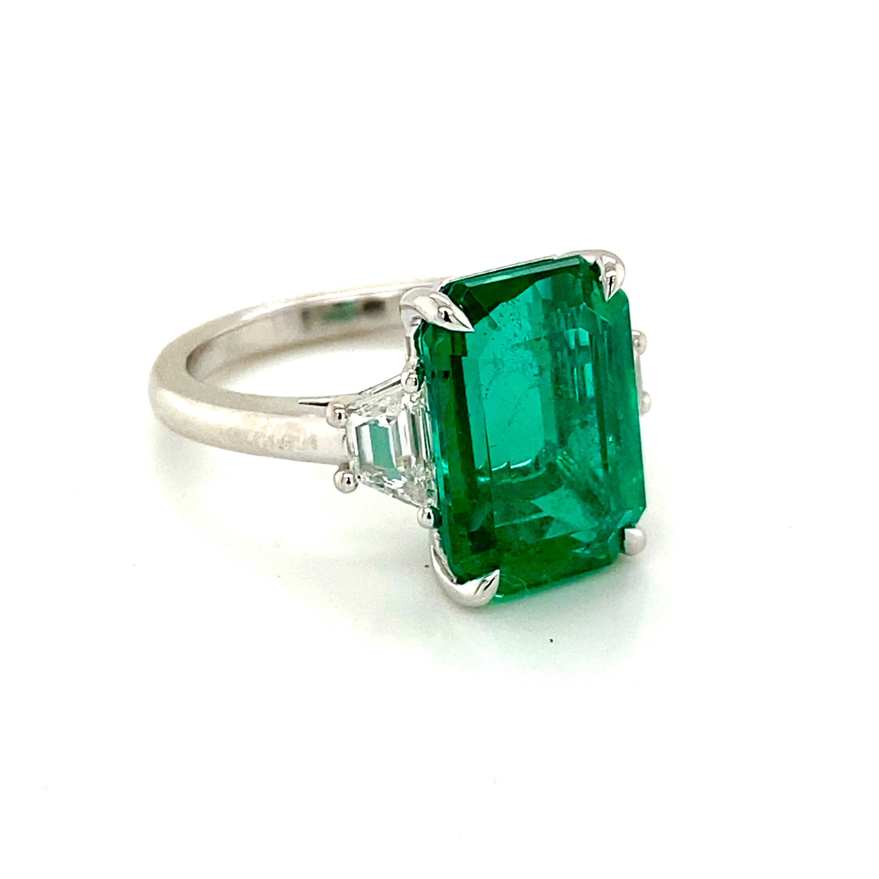 Emilio Jewelry GIA zertifizierter 6,01 Karat Smaragd-Diamant-Ring im Zustand „Neu“ im Angebot in New York, NY