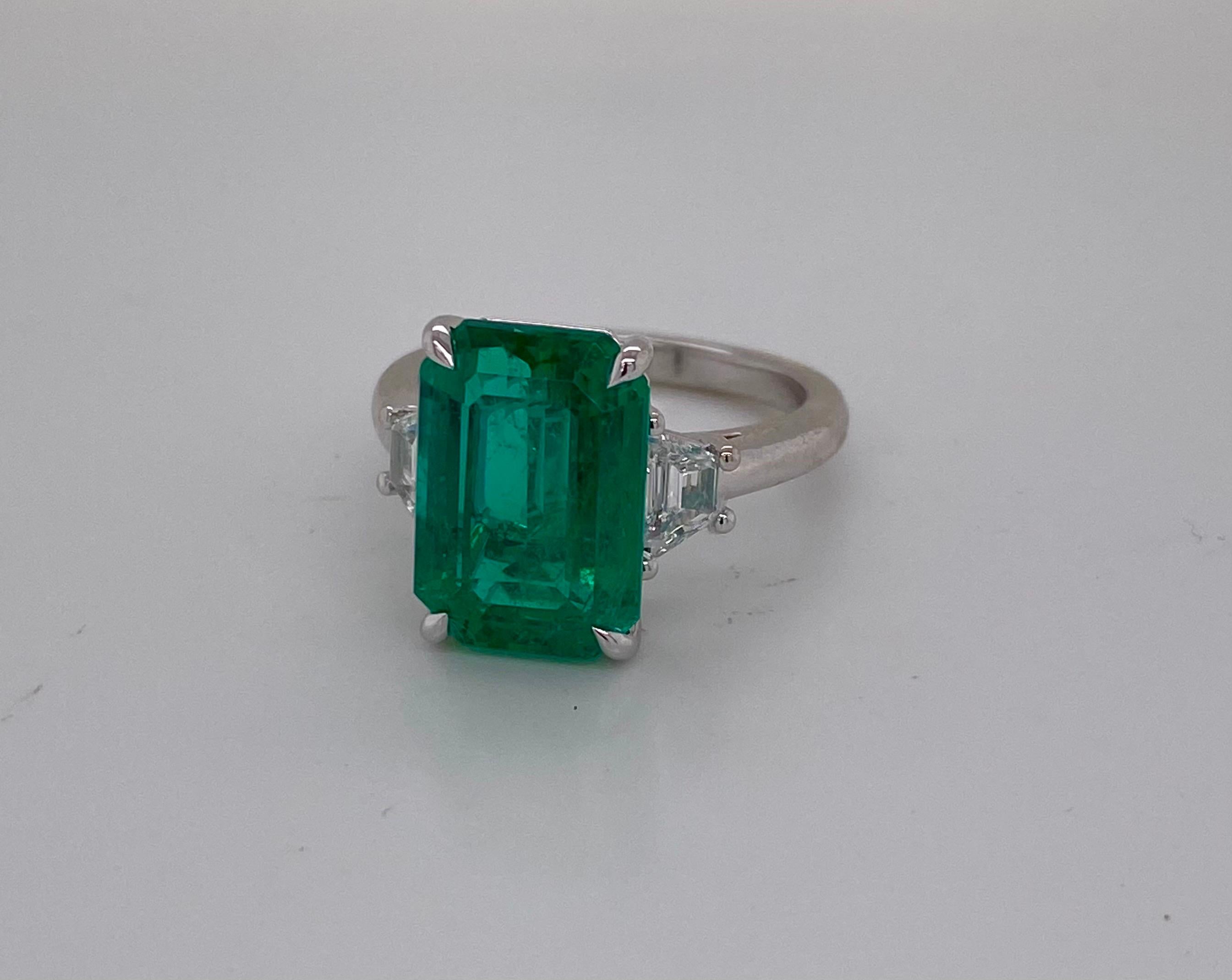 Women's or Men's Emilio Jewelry GIA Certified 6.01 Carat Emerald Diamond Ring For Sale