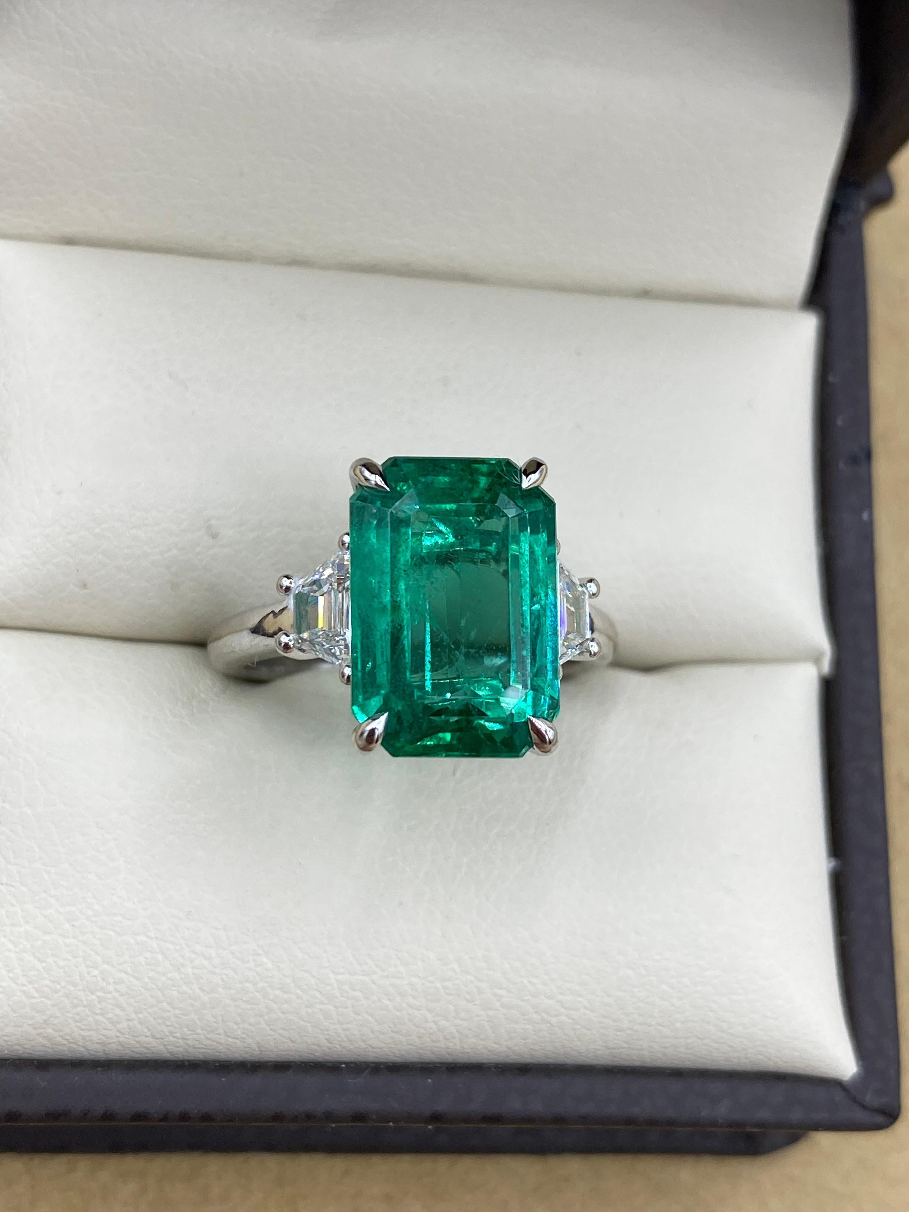 Emilio Jewelry GIA zertifizierter 6,01 Karat Smaragd-Diamant-Ring im Angebot 1