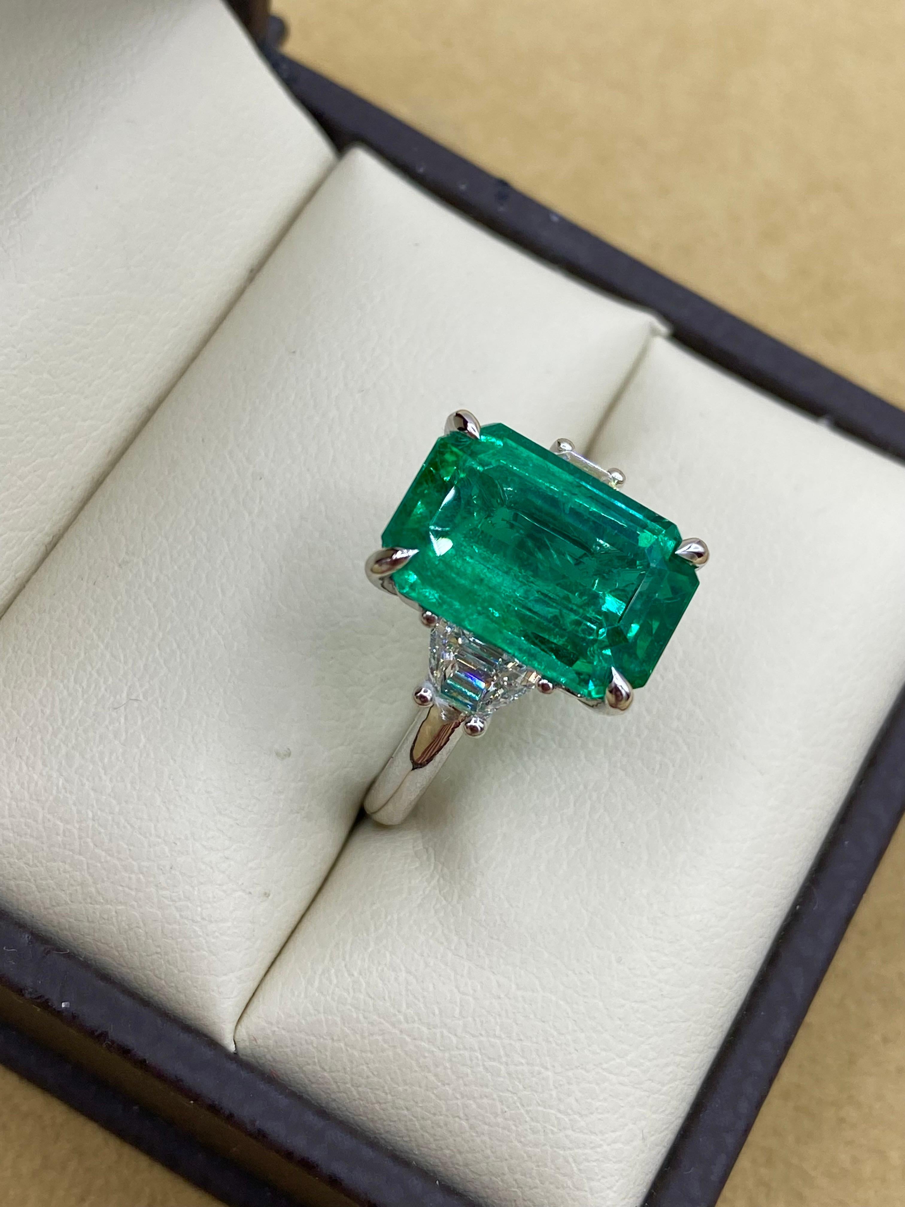 Emilio Jewelry GIA zertifizierter 6,01 Karat Smaragd-Diamant-Ring im Angebot 5