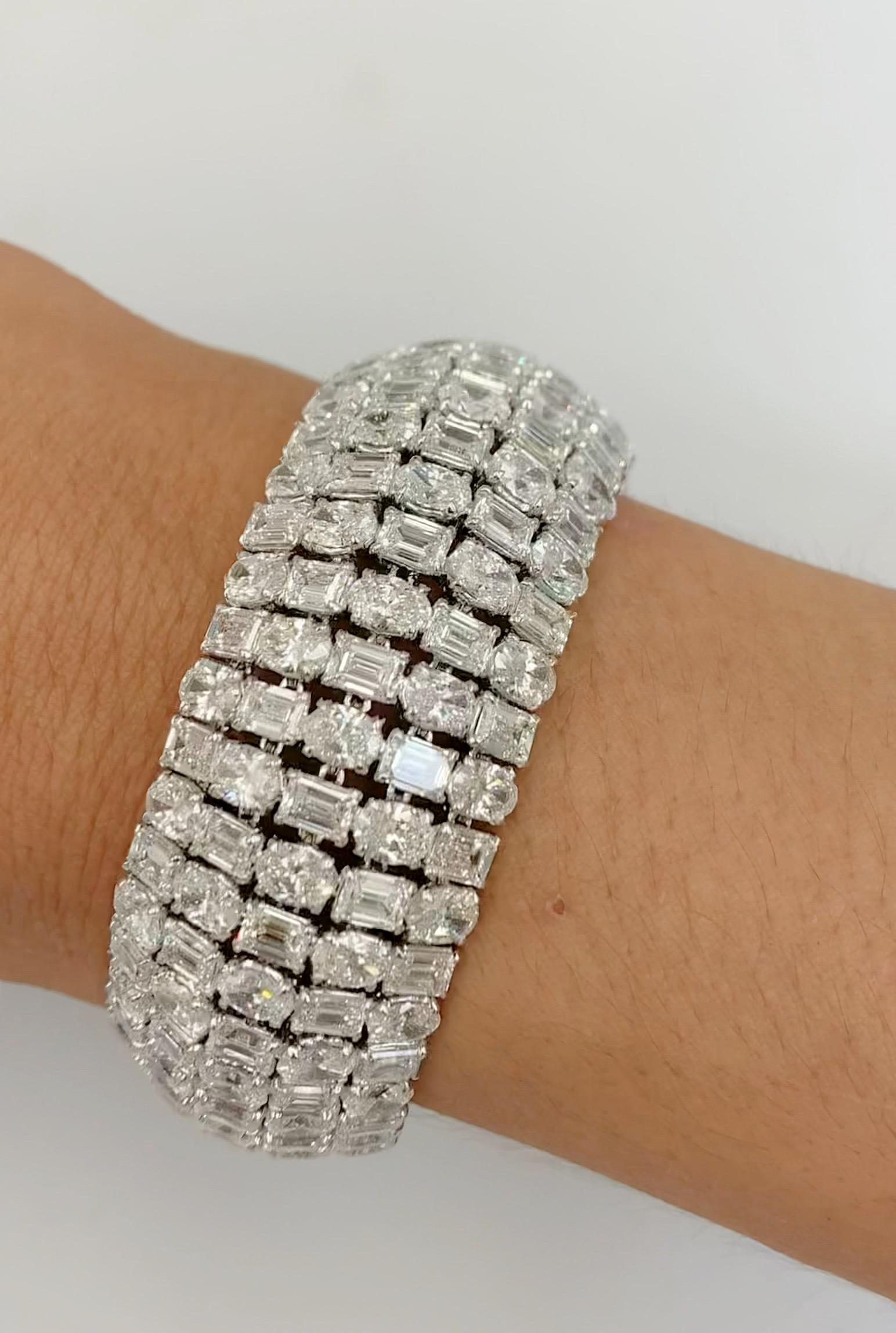 Taille émeraude Emilio Jewelry, bracelet avec diamants taille émeraude ovale certifiés Gia de 65,00 carats  en vente