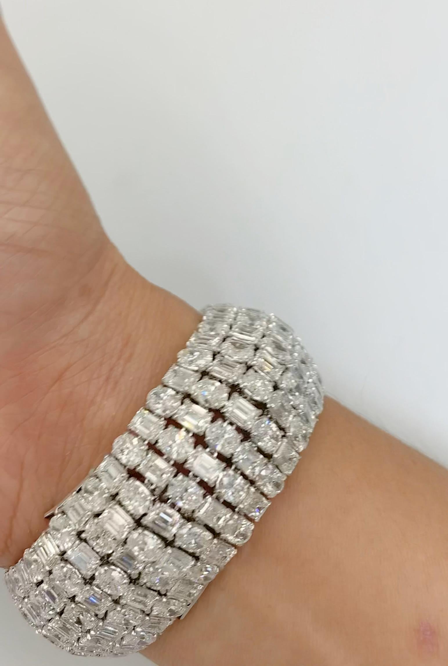 Emilio Jewelry Gia zertifiziertes 65,00 Karat ovales Diamantarmband mit Smaragdschliff  für Damen oder Herren im Angebot