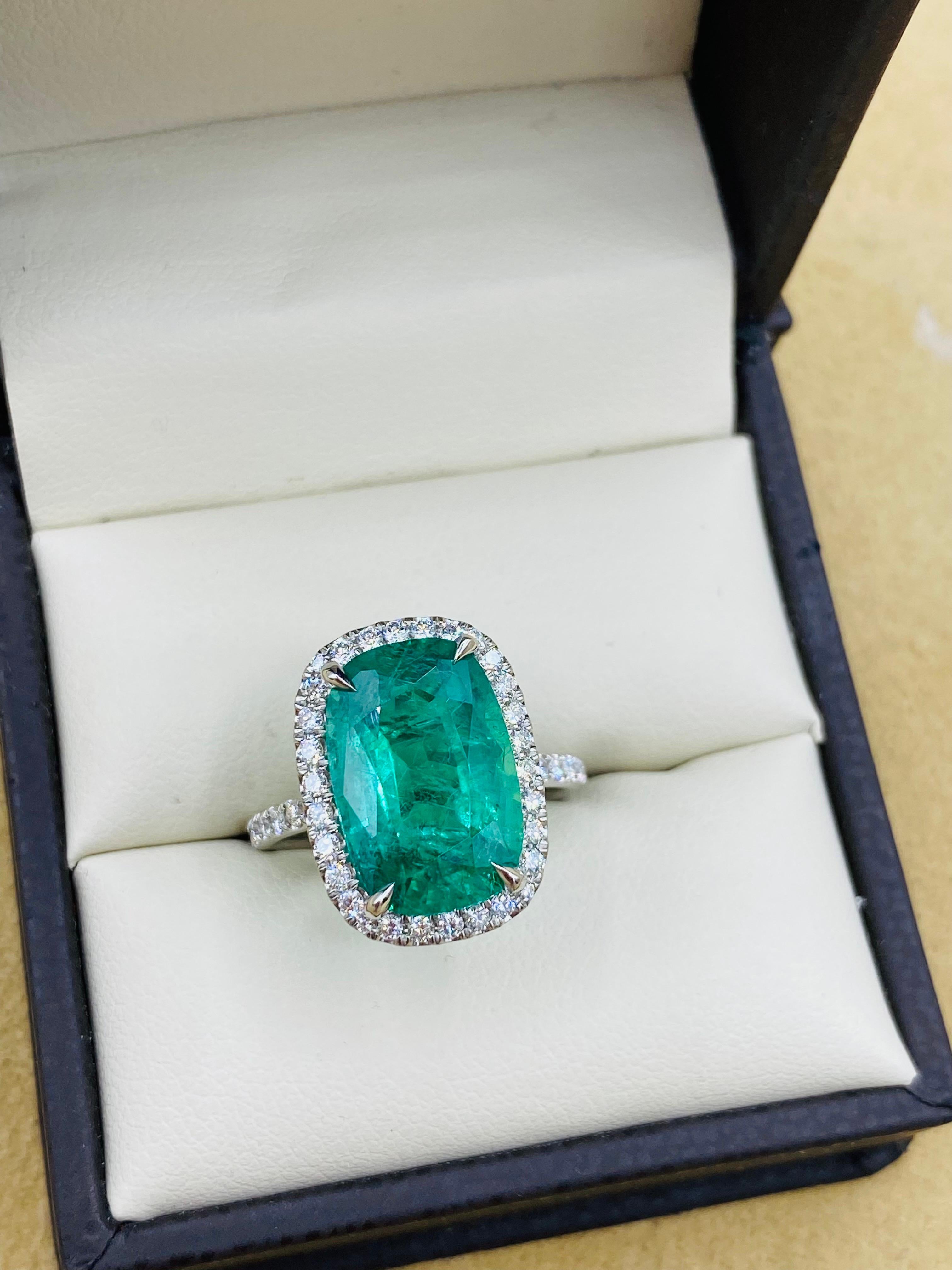 Emilio Jewelry Gia zertifizierter Platinring mit 6,92 Karat Smaragd-Halo im Kissenschliff im Angebot 7