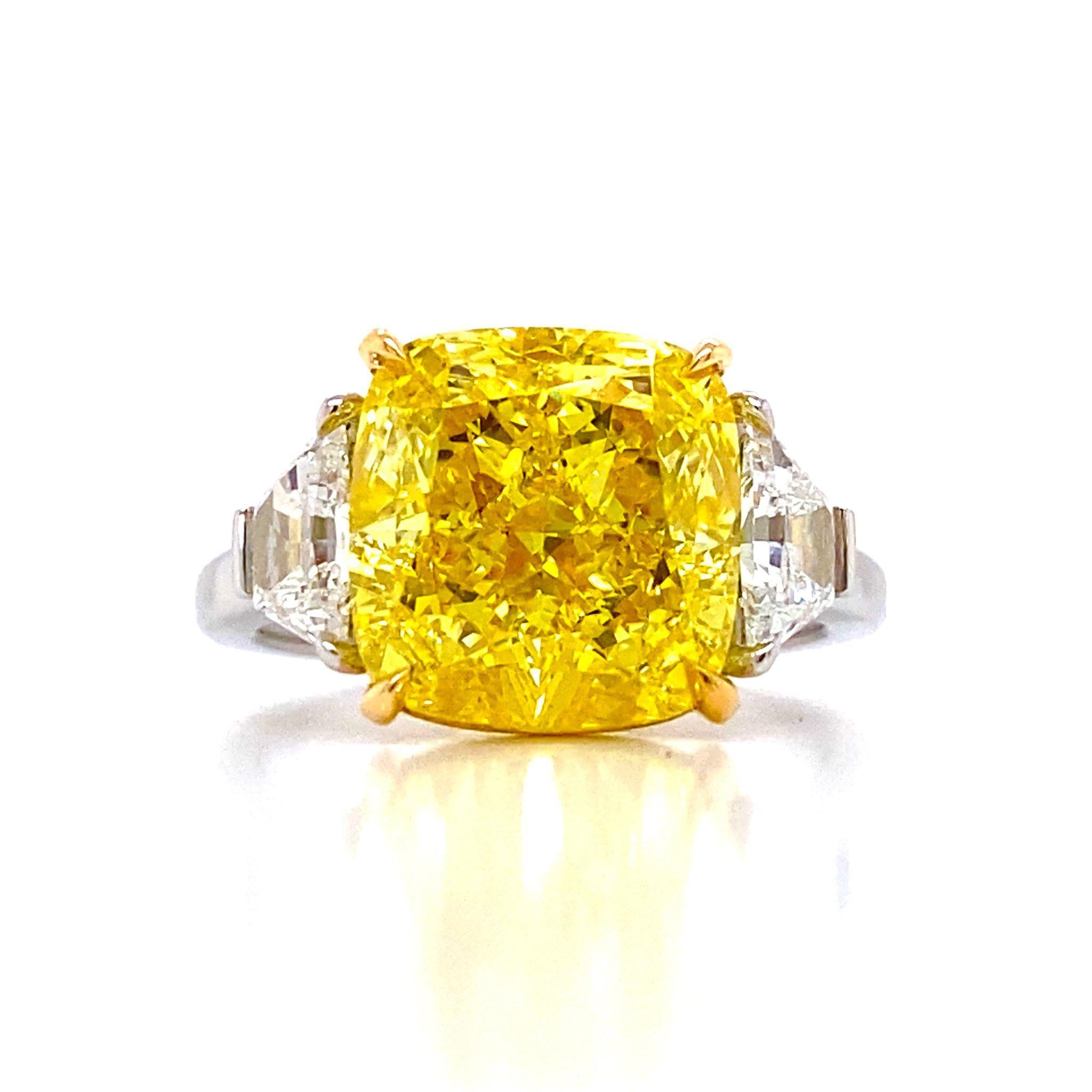 Emilio Jewelry Gia Certified 7.00 Carat Fancy Vivid Yellow Diamond Ring In New Condition For Sale In New York, NY