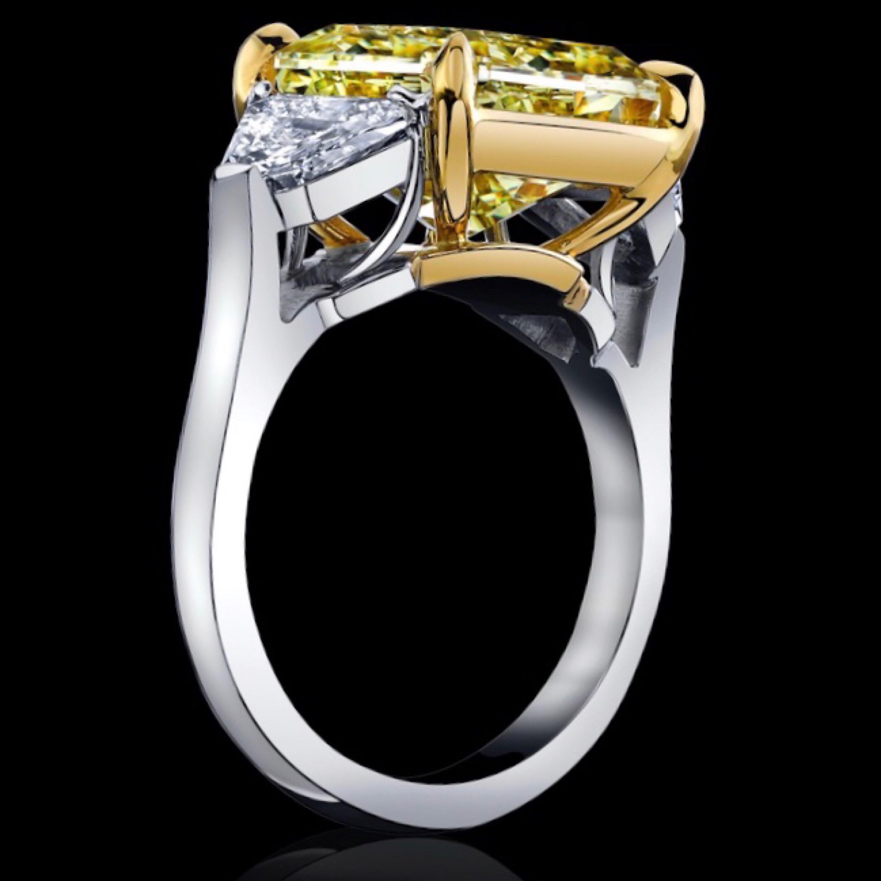 Emilio Jewelry GIA Certified 8.00 Carat Fancy Yellow Diamond Ring In New Condition In New York, NY