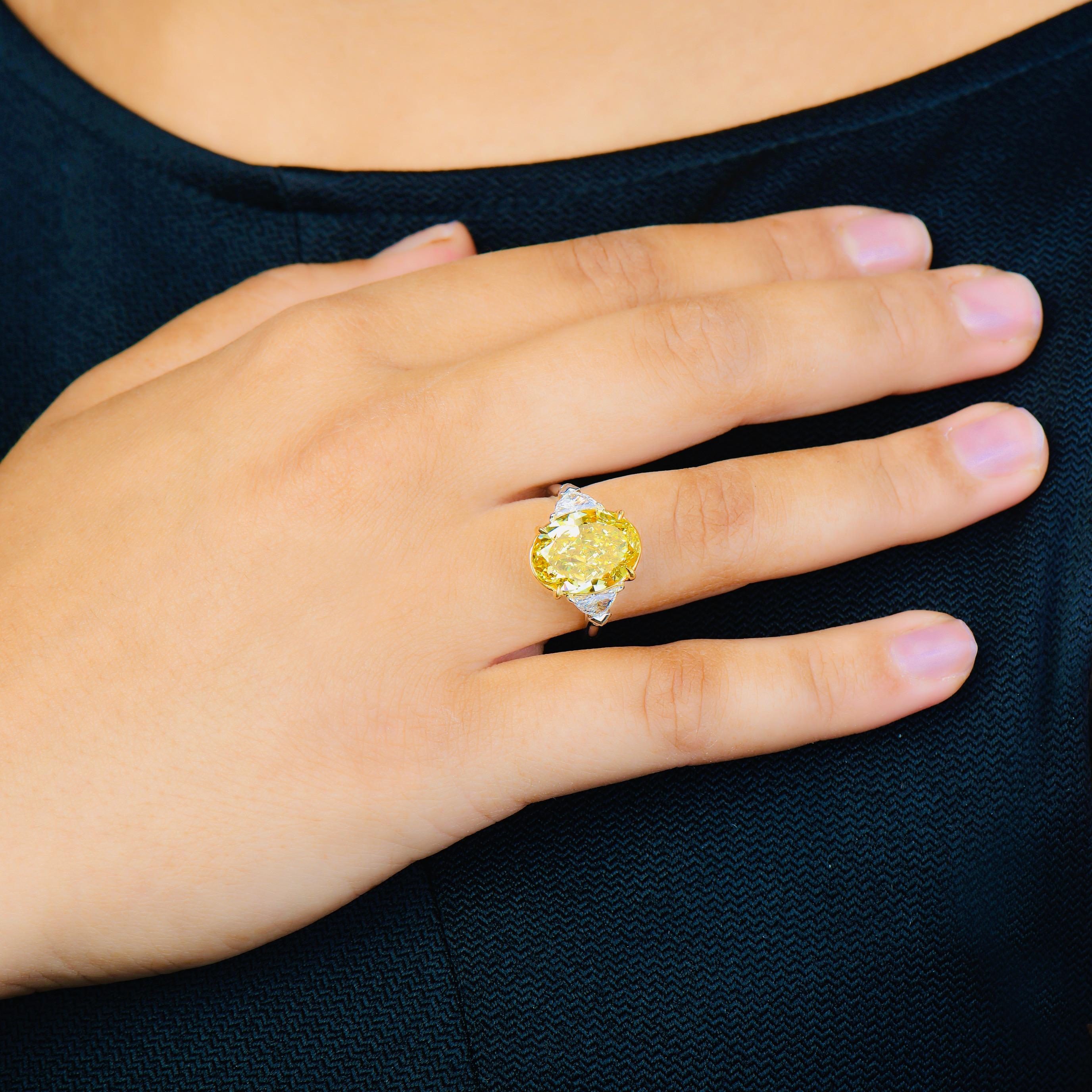 Emilio Jewelry GIA zertifizierter 8,00 Karat Oval Fancy Intense Gelber Diamantring mit intensiv gelbem Fancy-Diamant im Zustand „Neu“ im Angebot in New York, NY