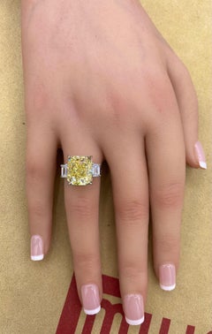 Emilio Jewelry GIA Certified 9.95 Carat Fancy Intense Yellow Diamond Ring (bague en diamant jaune intense certifié GIA)