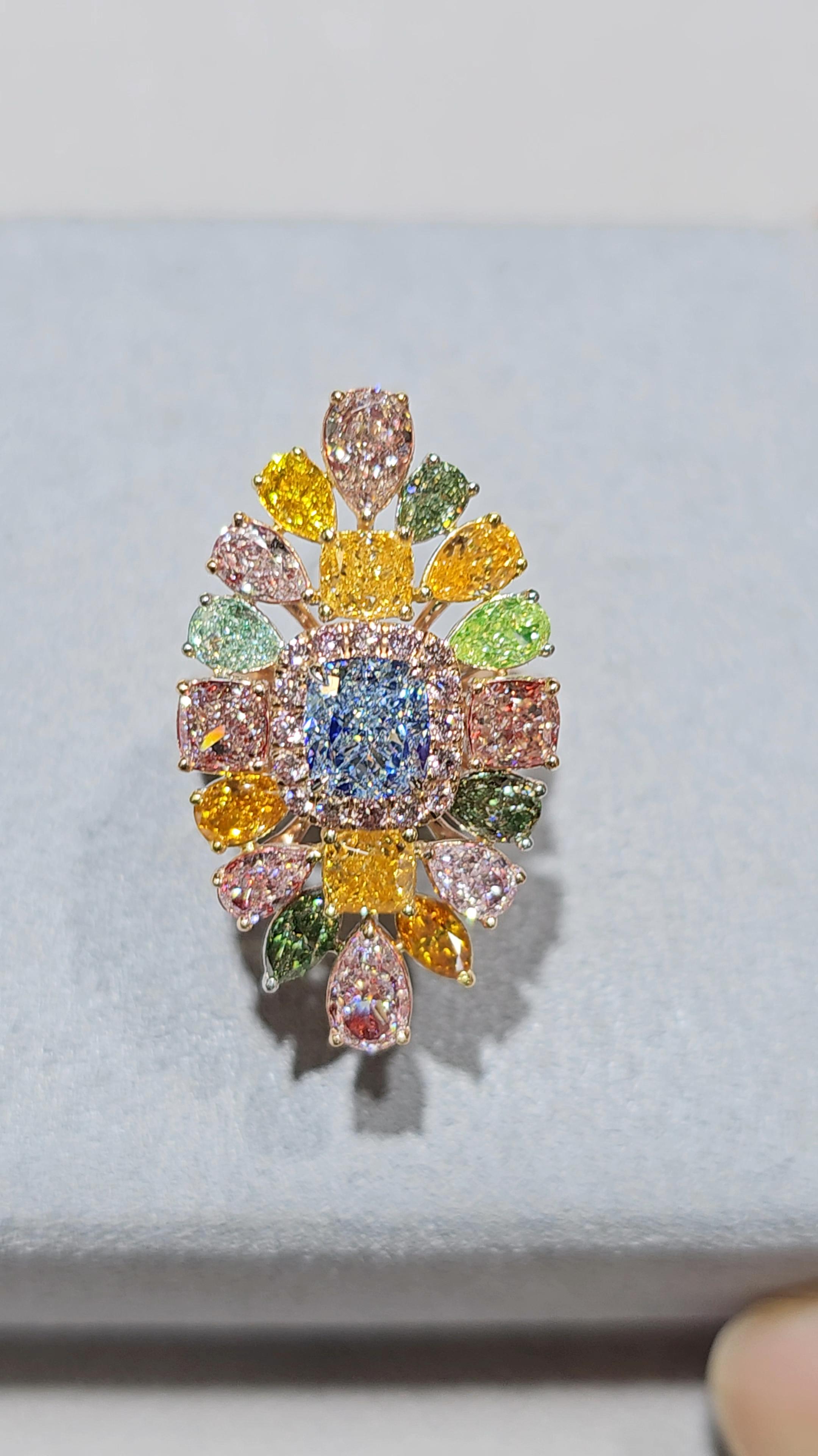 Aus dem Museumsgewölbe von Emilio Jewelry in der berühmten New Yorker Fifth Avenue,
Mit einem ganz besonderen und seltenen GIA-zertifizierten blauen Naturdiamanten in der Mitte, mit einer außergewöhnlichen Sammlerreinheit von Flawless!  
Die Fassung