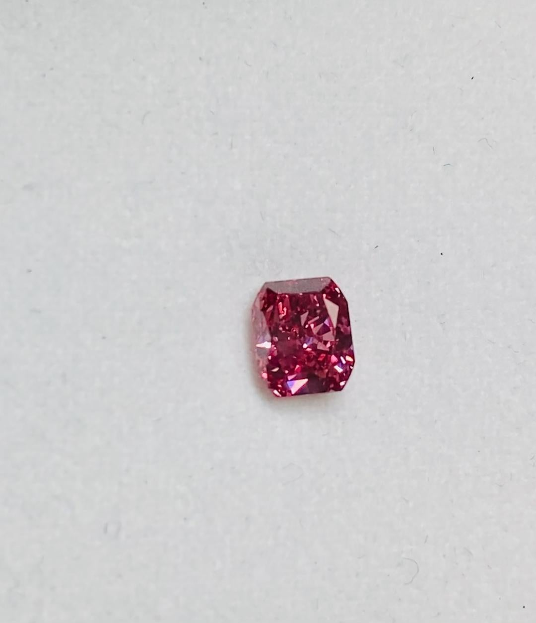 Emilio Jewelry Gia Certified Fancy Red Diamond In New Condition For Sale In New York, NY