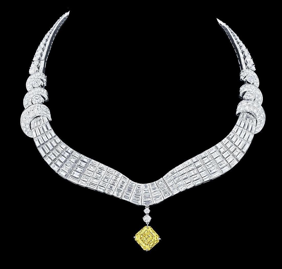 Taglio cuscino Collana di diamanti gialli intensi certificata GIA Magnificent Fancy in vendita