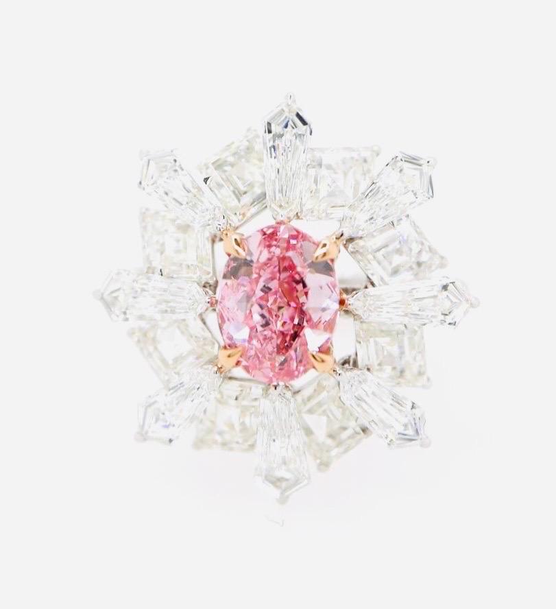 Emilio Jewelry Gia Certified Vivid Pink Diamond Ring  In New Condition For Sale In New York, NY