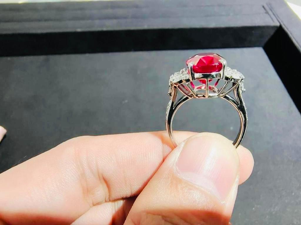 Taille coussin Emilio Jewelry Grs Certified 8.00 Carat Vivid Red No Heat Ruby Ring (bague rubis rouge vif sans chaleur) en vente