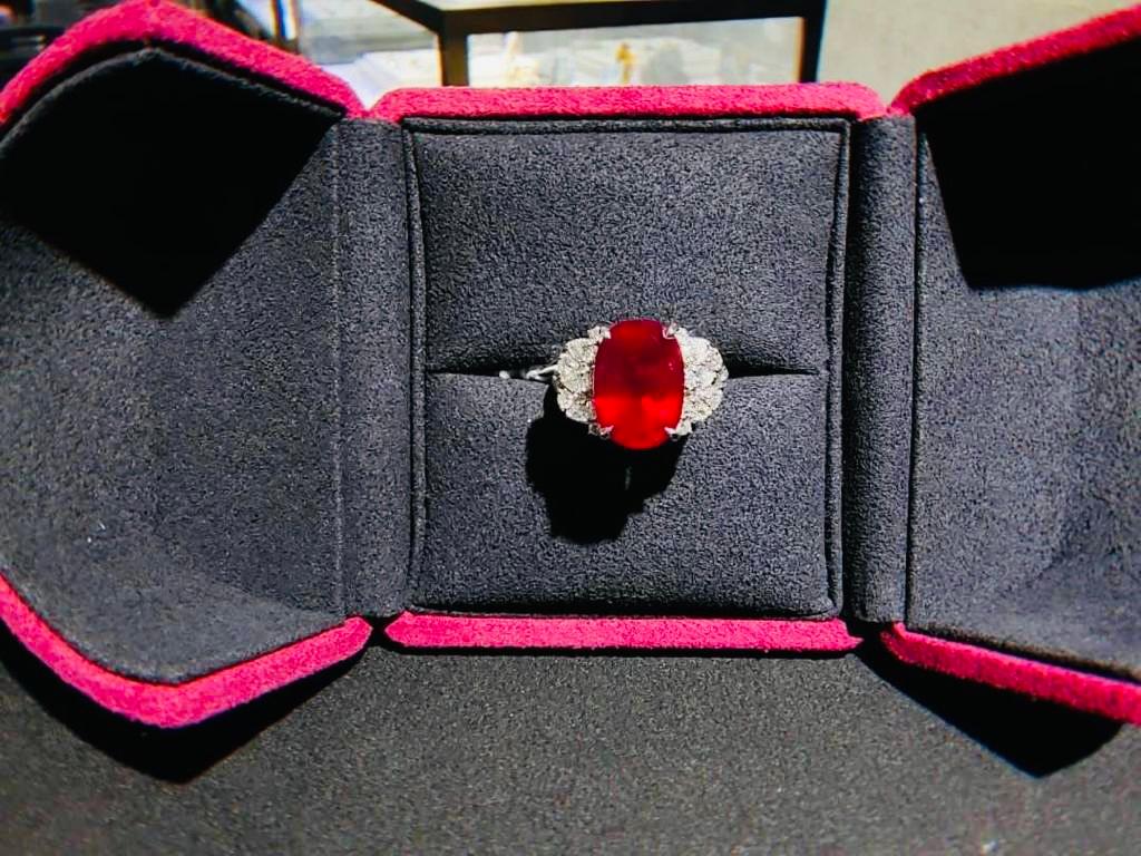 Emilio Jewelry Grs Certified 8.00 Carat Vivid Red No Heat Ruby Ring (bague rubis rouge vif sans chaleur) Neuf - En vente à New York, NY
