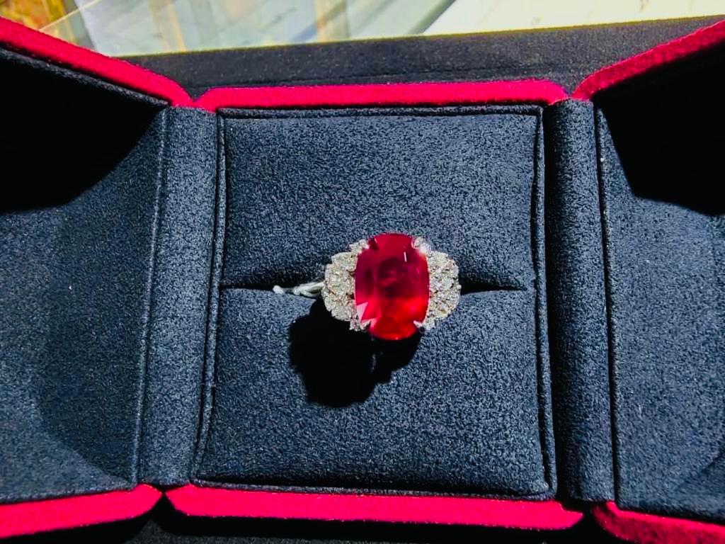 Emilio Jewelry Grs Certified 8.00 Carat Vivid Red No Heat Ruby Ring (bague rubis rouge vif sans chaleur) Unisexe en vente