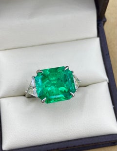 Emilio Jewelry Gubelin Certified 10.02 Carat Muzo Colombian Emerald Ring