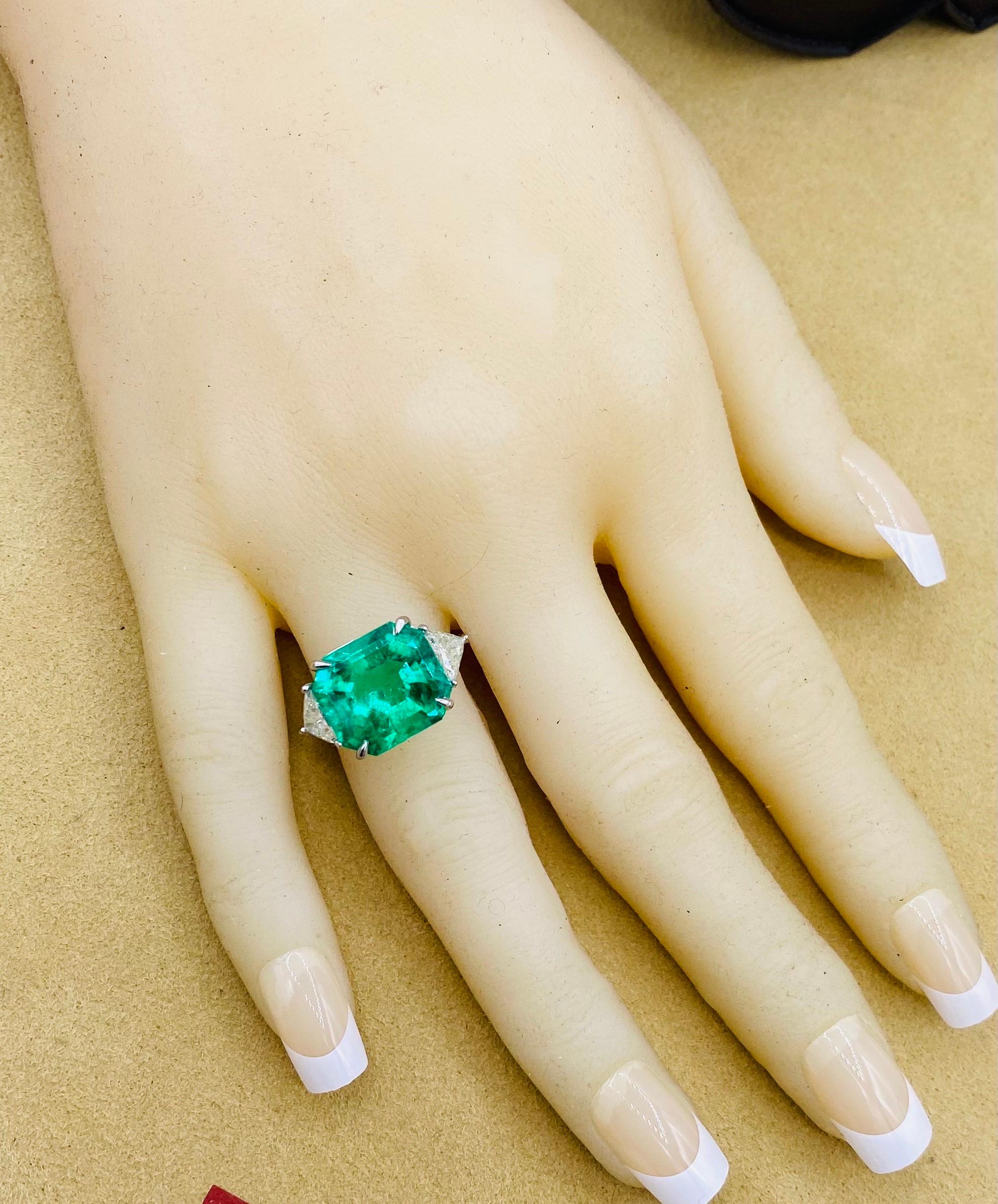 Emilio Jewelry Gubelin Certified 10.02 Carat Muzo Colombian Emerald Ring In New Condition For Sale In New York, NY