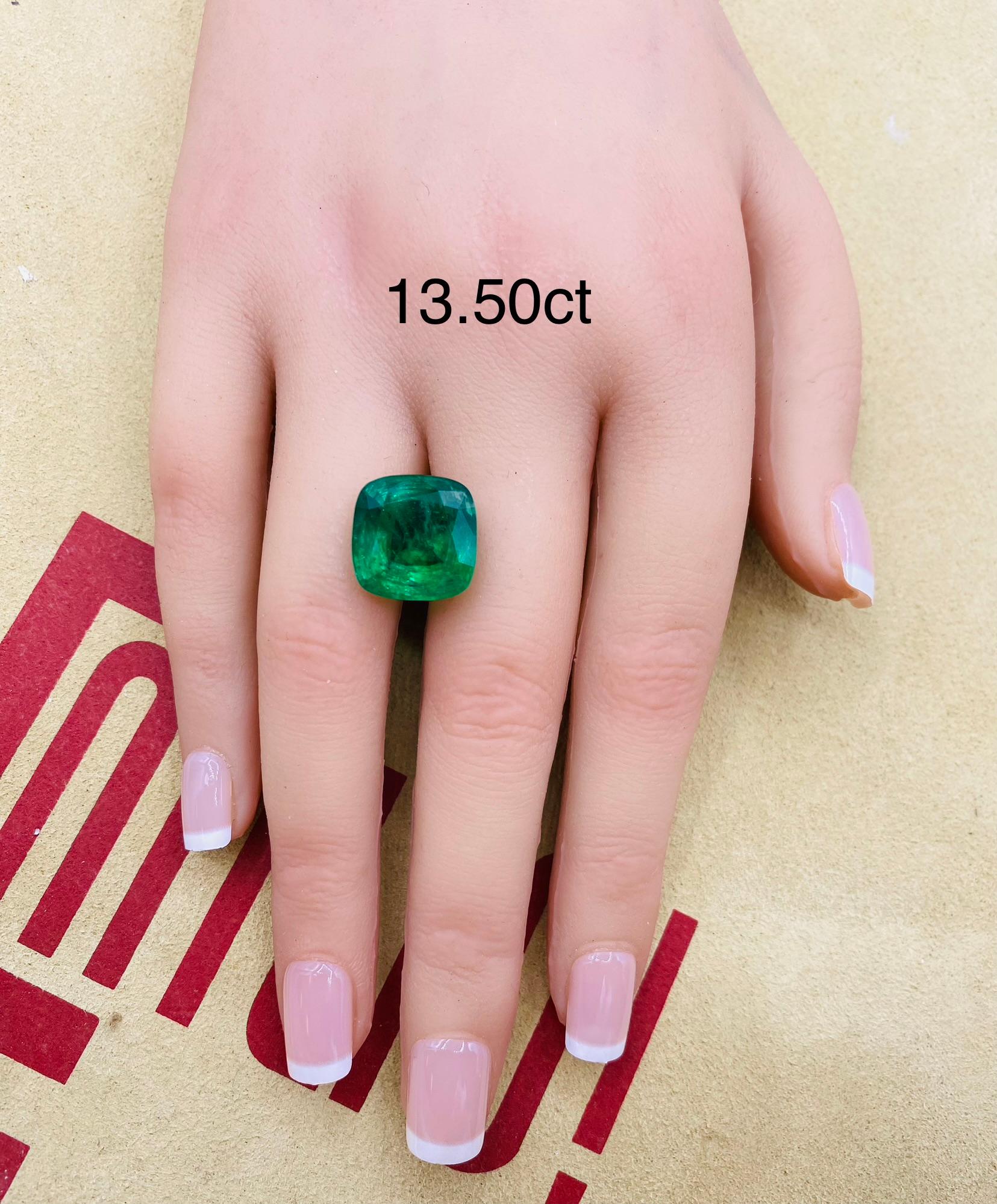 Emilio Jewelry Gubelin Certified 13.50 Carat Emerald Diamond Ring For Sale 5