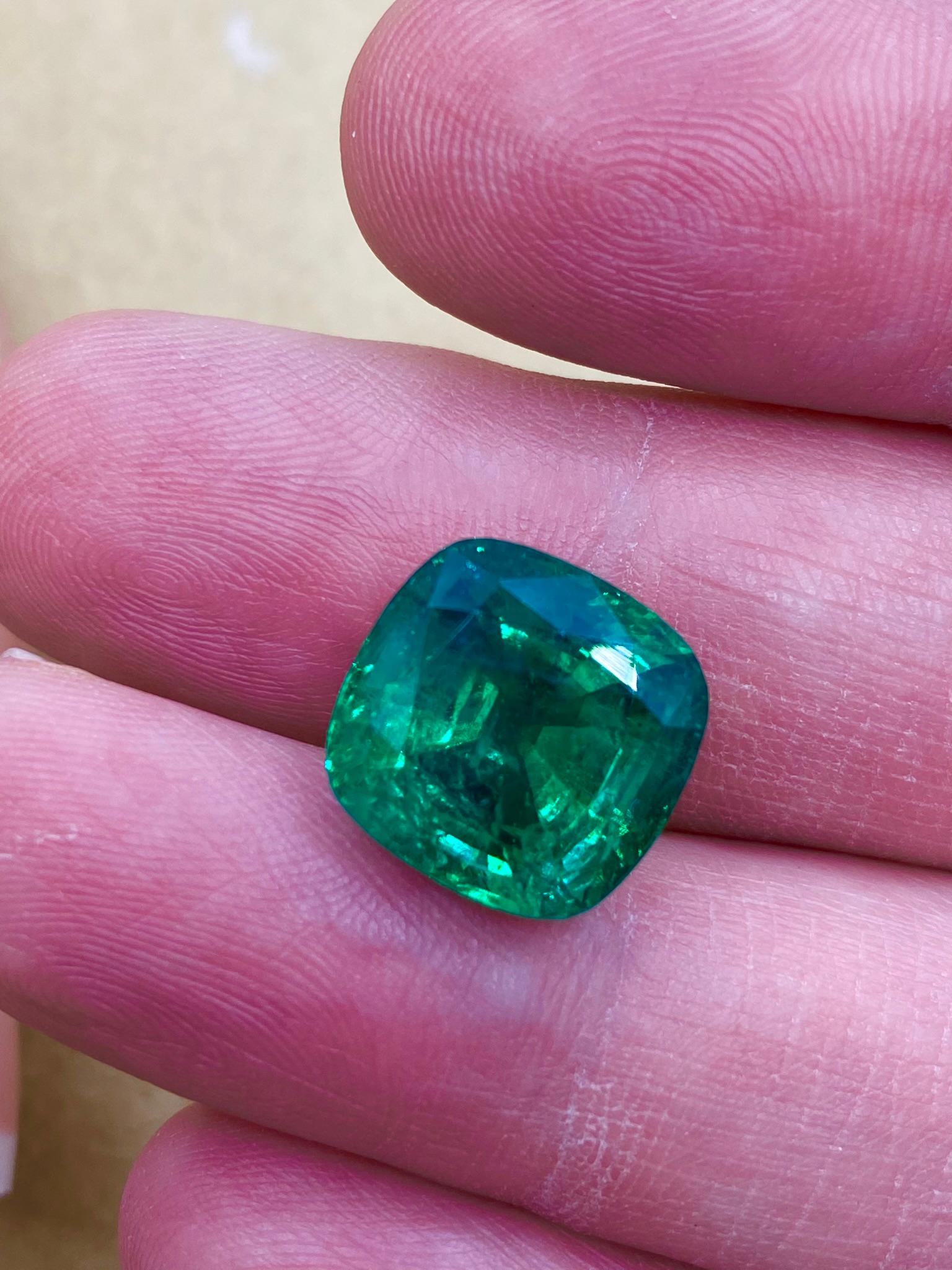 Emilio Jewelry Gubelin Certified 13.50 Carat Emerald Diamond Ring For Sale 2