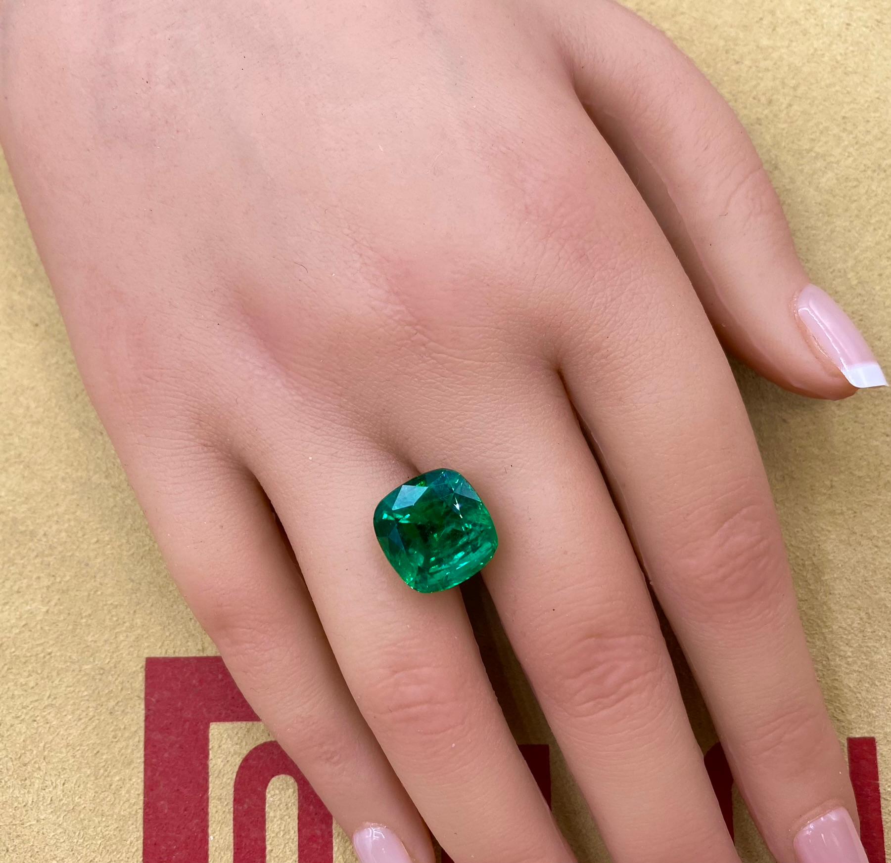Emilio Jewelry Gubelin Certified 13.50 Carat Emerald Diamond Ring For Sale 3