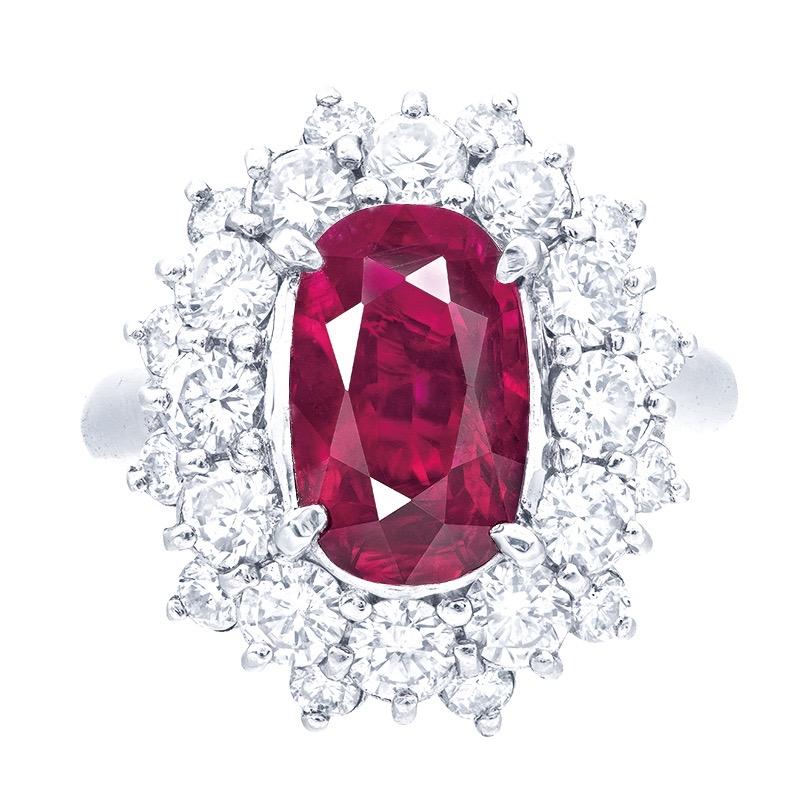 Main stone: 2.84 carats
Color: Pigeon Blood Red
Shape: CUSHION
Setting: white diamonds totaling approximately 1.76 carats
Material: PT850
Certificate: GUB 13055329
