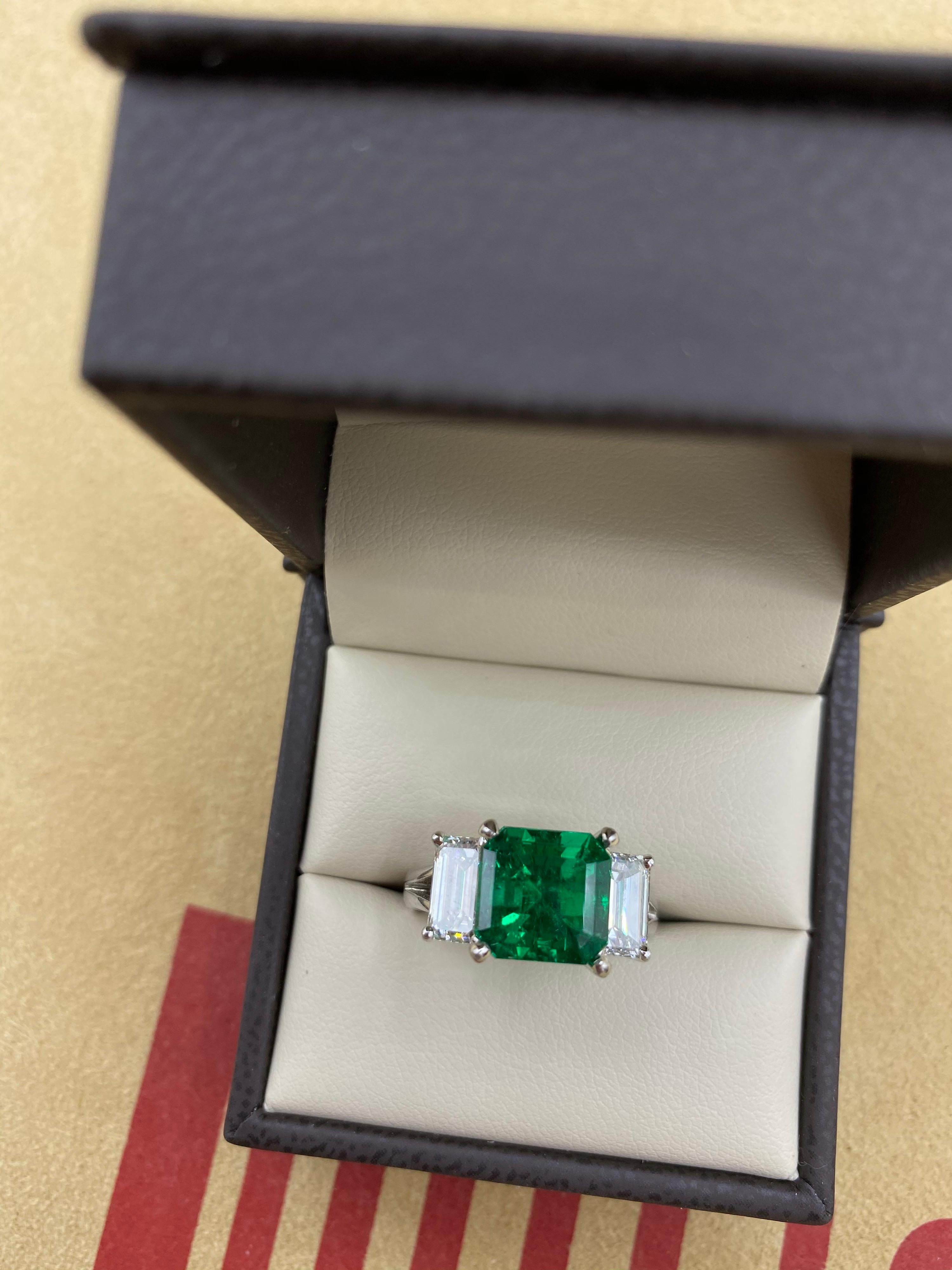 From the Emilio Jewelry Museum Vault, Showcasing a magnificent investment grade 3.90ct Gubelin certified no oil/untreated Colombian emerald. The color is Vivid Green which is the best saturation, it’s a super clean stone with excellent crystal. 
The