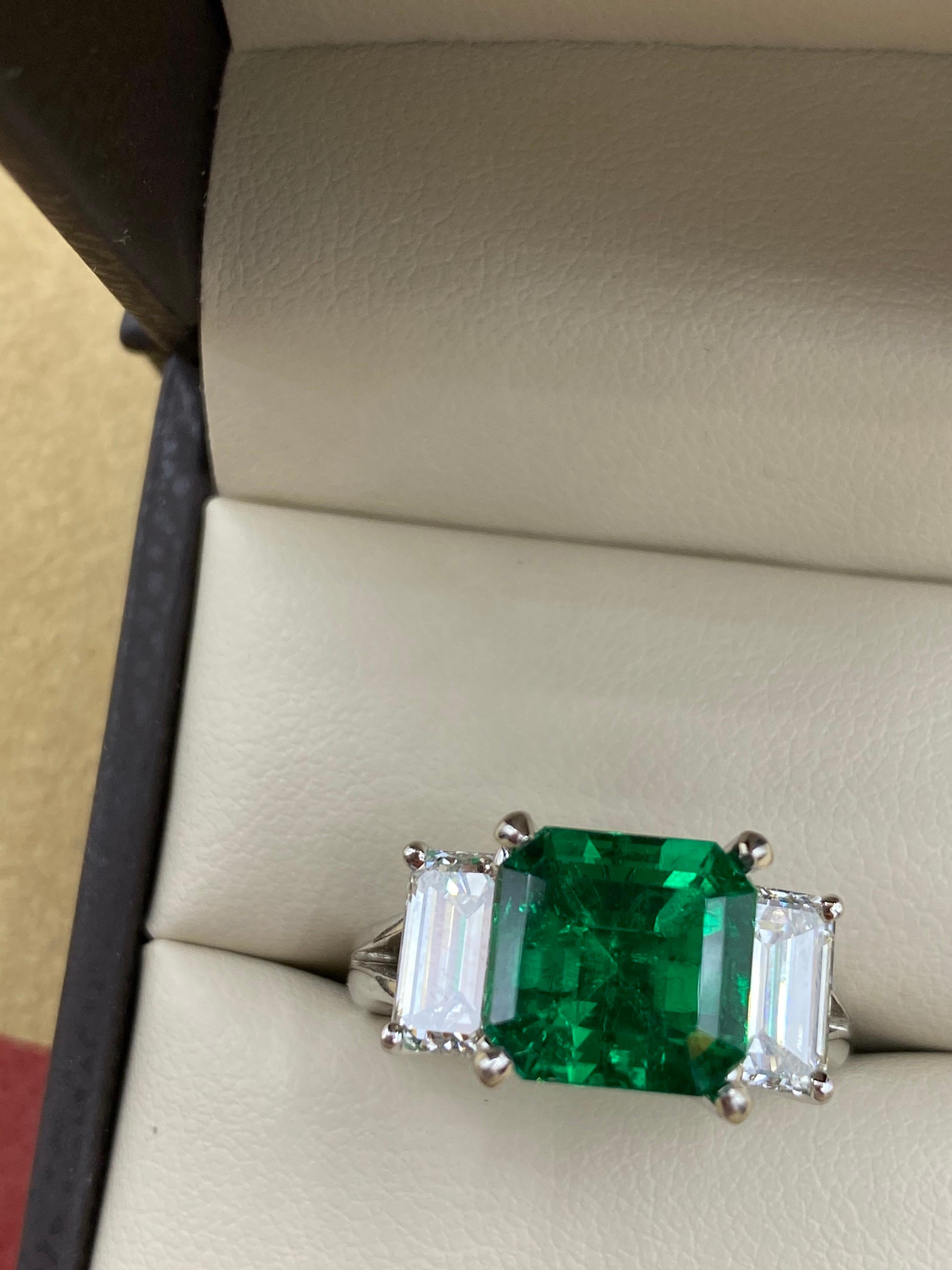 Emerald Cut Emilio Jewelry Gubelin Certified 3.90 Carat Untreated No Oil Colombian Emerald For Sale