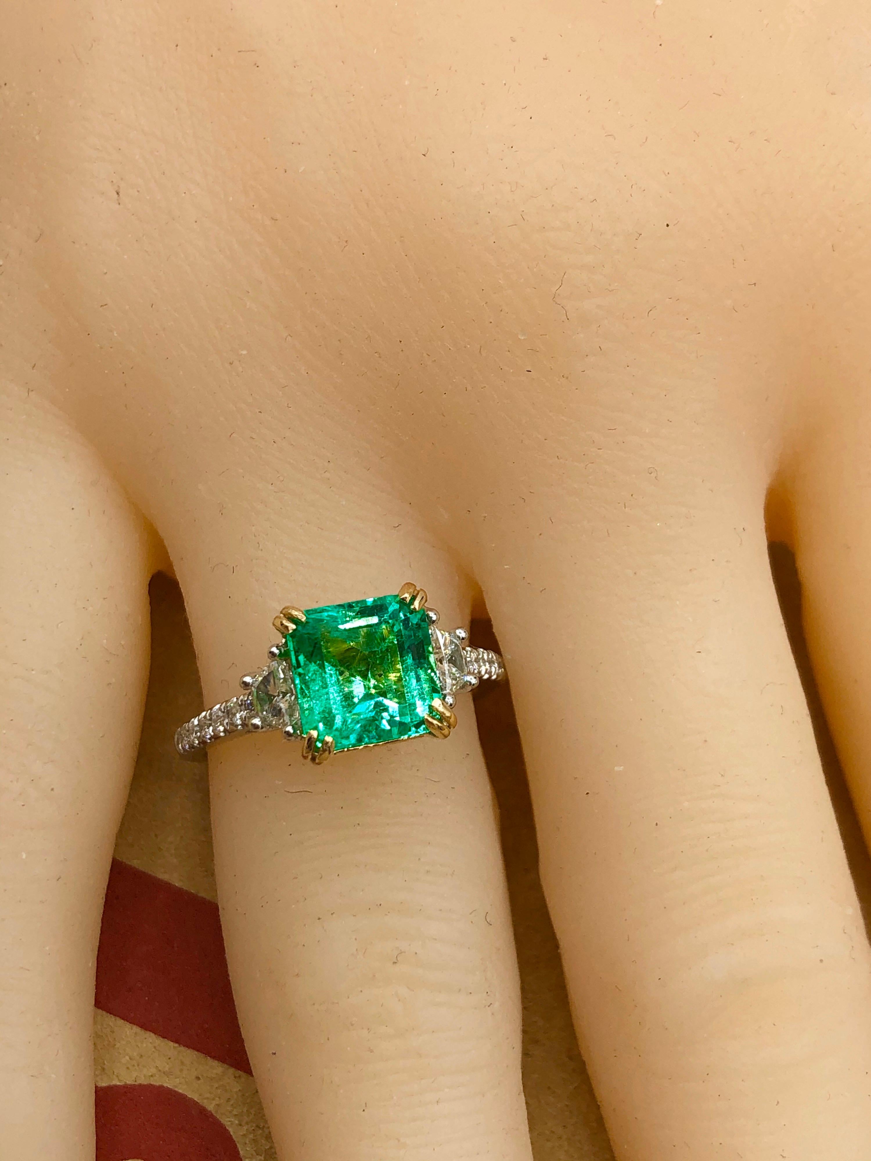 Emilio Jewelry No Oil Colombian Emerald Ring In New Condition In New York, NY