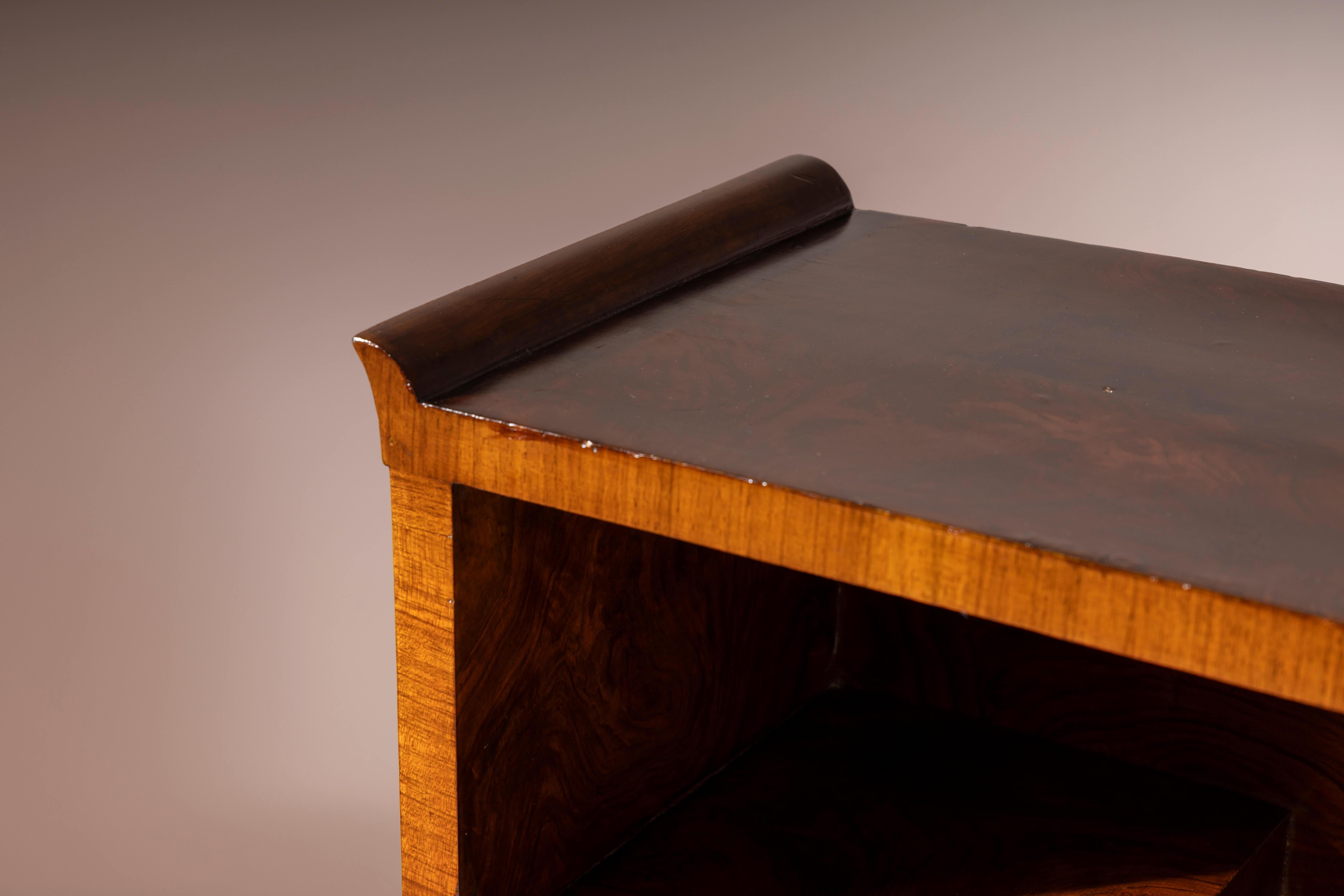 Emilio Lancia display cabinet in walnut and walnut burl, Italy, 1930s For Sale 3