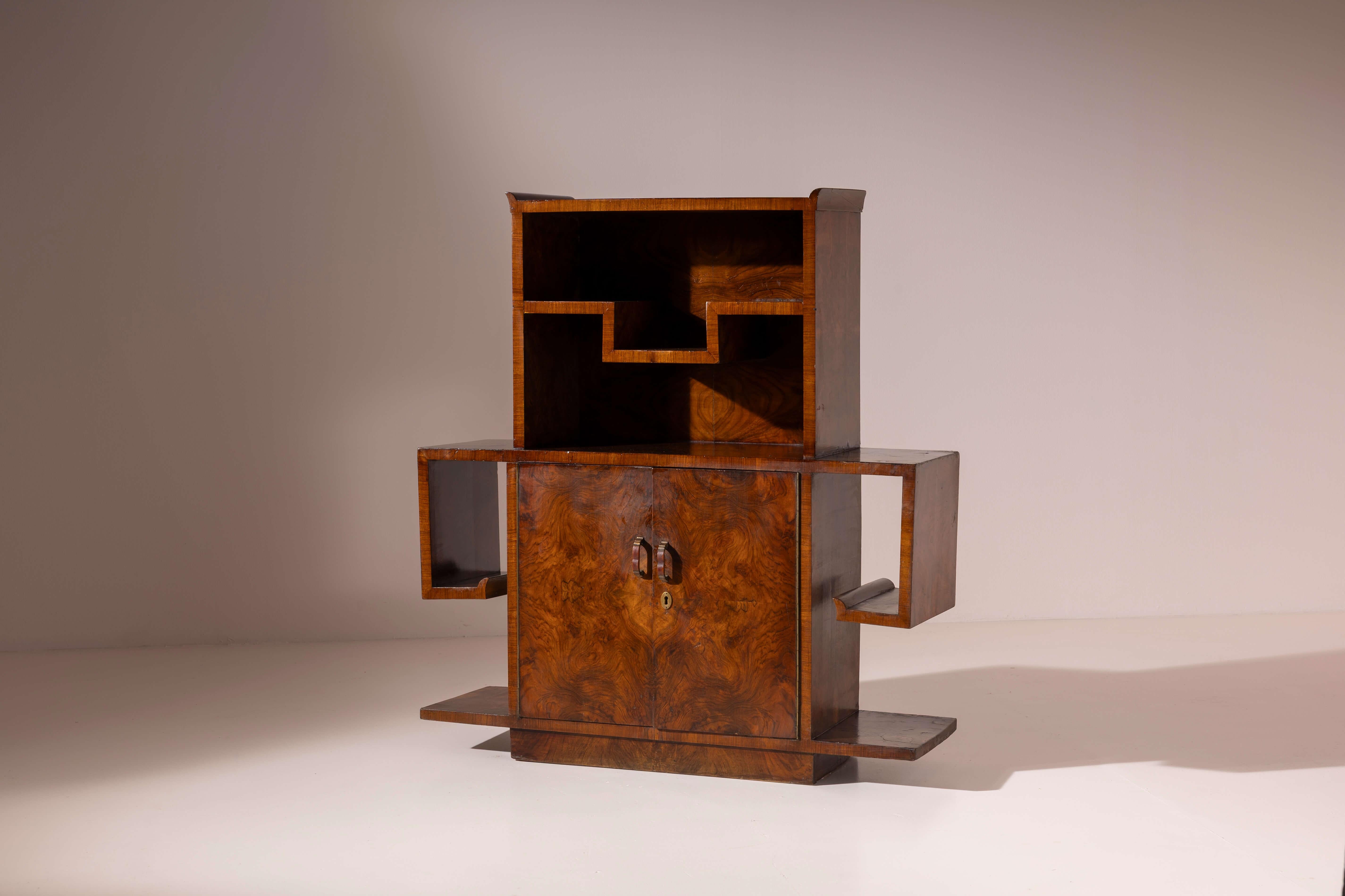 A small and delicate display cabinet in walnut and walnut burl, design by Emilio Lancia, Italian production, 1930s

In Emilio Lancia’s furniture production, one can clearly detect references and intentions that closely echo his architectural works.
