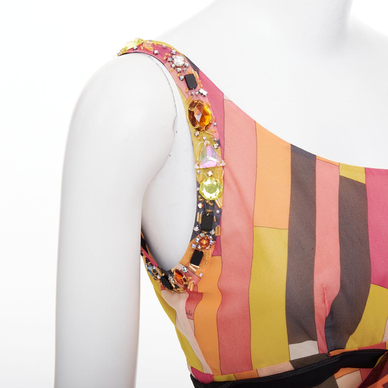 EMILIO PUCCI Rosa-Orange-Ton 100% Seide Kaleidoskopischer Wirbel Perlen Schulterkleid IT40 S
Referenz: MECG/A00177
Marke: Emilio Pucci
MATERIAL: Seide
Farbe: Multicolour
Muster: Geometrisch
Verschluss: Reißverschluss
Futter: Nackte Seide
Zusätzliche