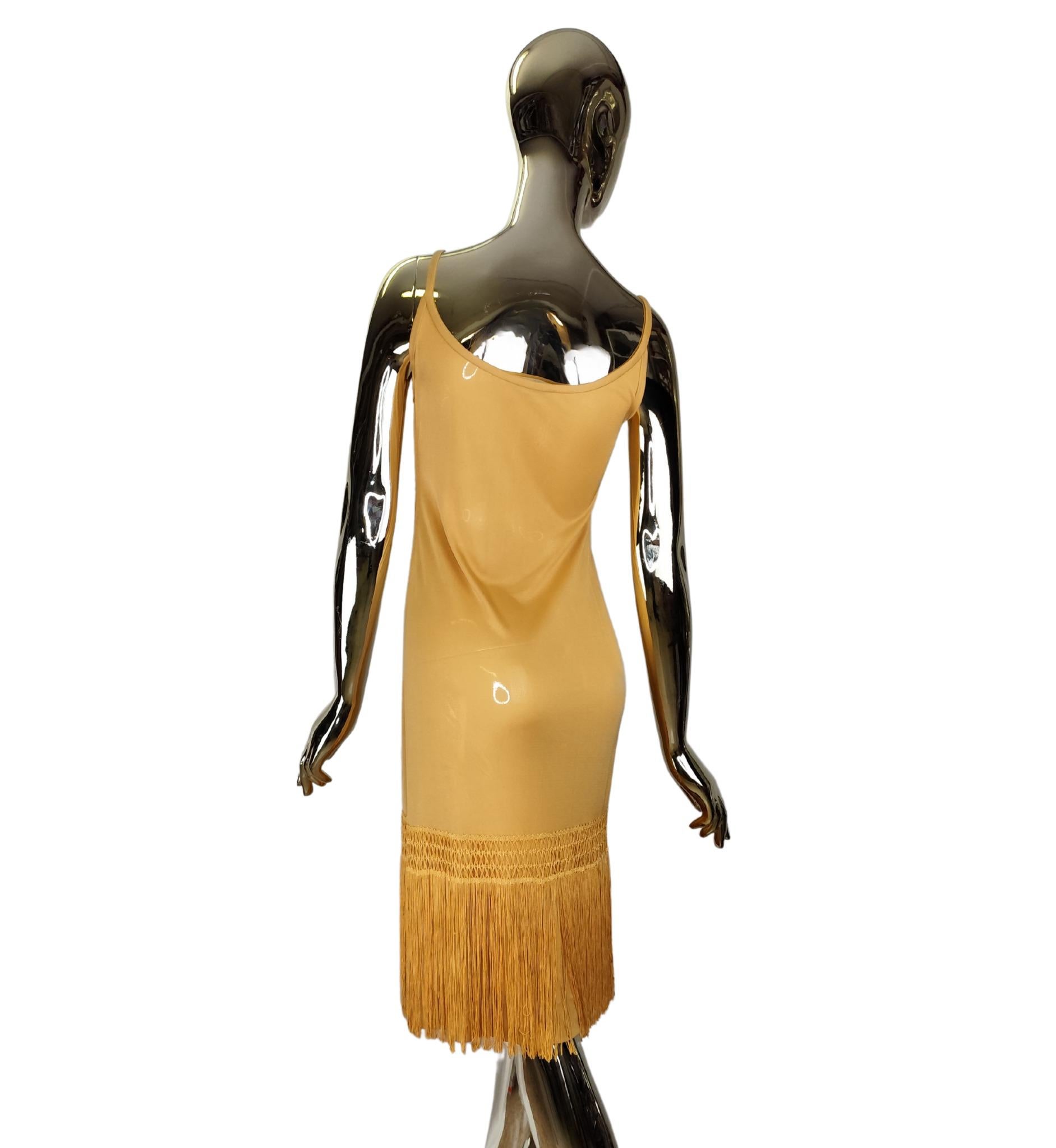 Emilio Pucci 1960s dress
Mustard yellow silk
Fringes
Side zip closure
Stretchy
Slightly see-through

Marked size 10

Measurements:
bust up to 91.5 cm - 36 in
waist up to 81 cm - 32 in
hips up to 101.5 cm - 40 in
length 90 cm - 35.5 in

Great vintage