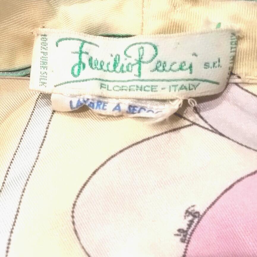 Emilio Pucci 1960er Jahre Blassgelbe Bluse aus Seide mit Blumendruck Damen im Angebot