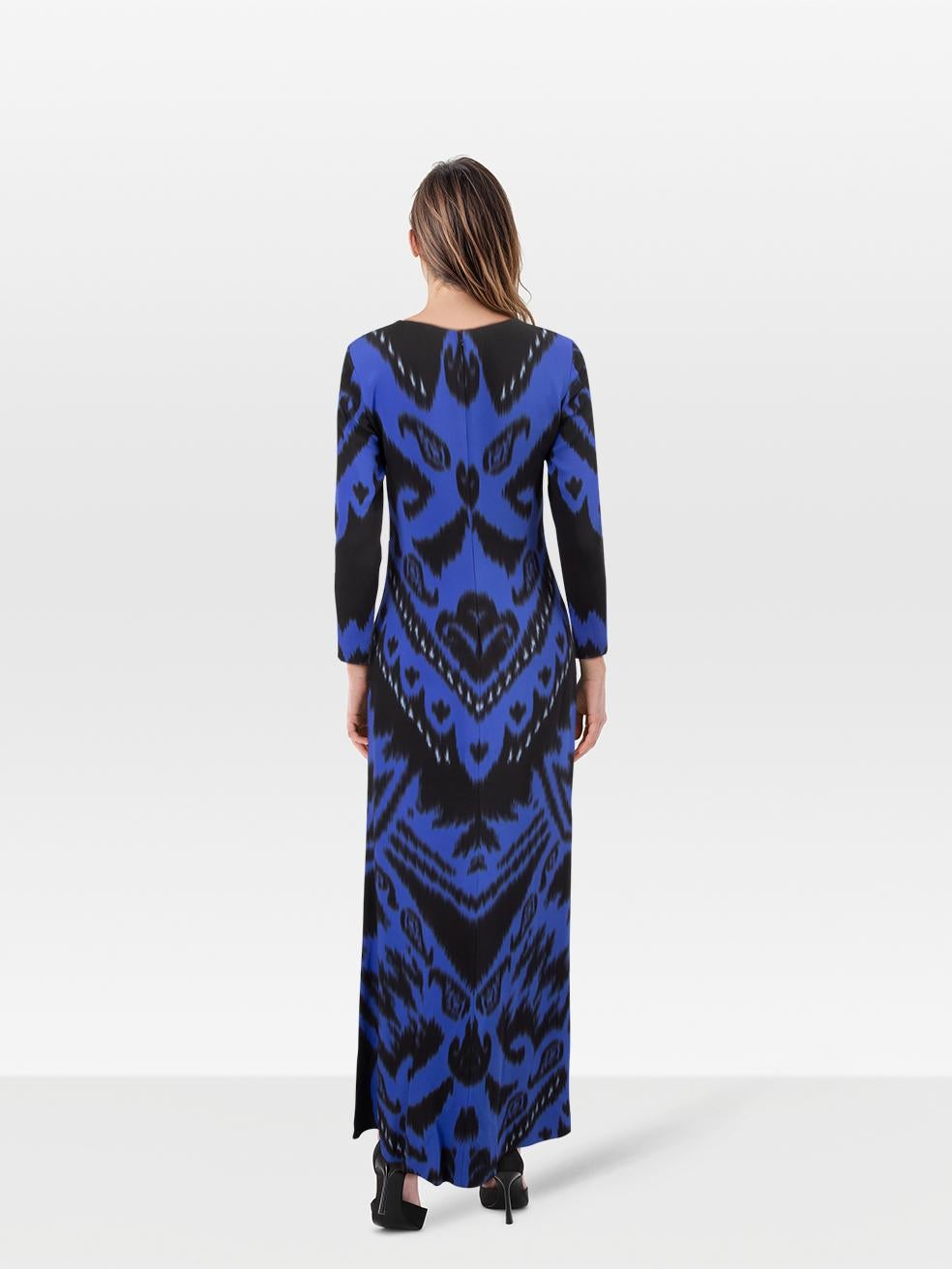 CONDITION is Very good. Minimal wear to the dress is evident. Pluck to the weave on the front left towards the shoulder on this used Emilio Pucci designer resale item.
 
 Details
 
 
 Multicolour
 
 Silk
 
 Dress
 
 Maxi
 
 Long sleeves
 
 Abstract