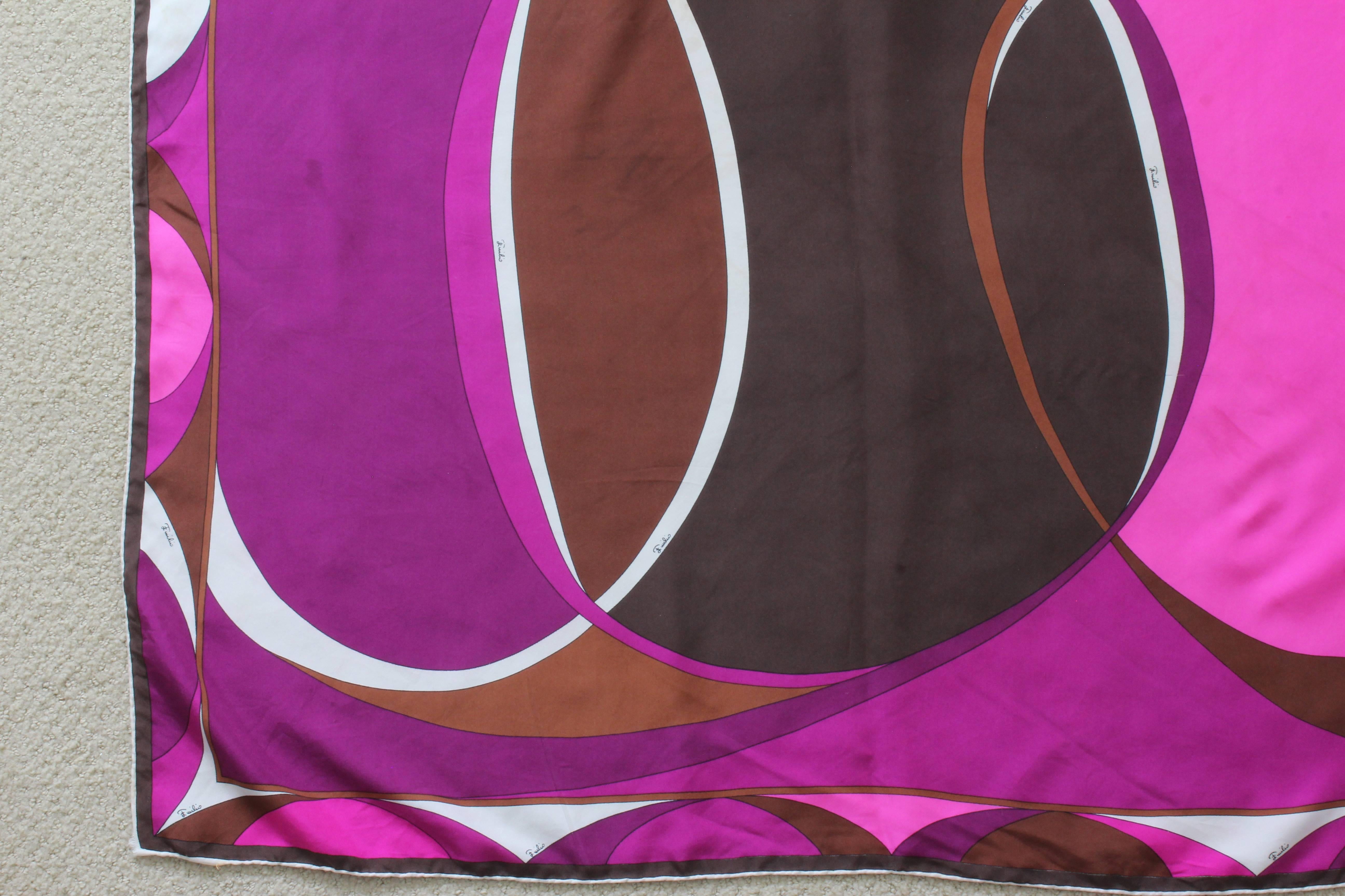 Emilio Pucci Foulard imprimé abstrait Châle Soie Twill 35in Violet Brown Pink White Unisexe en vente
